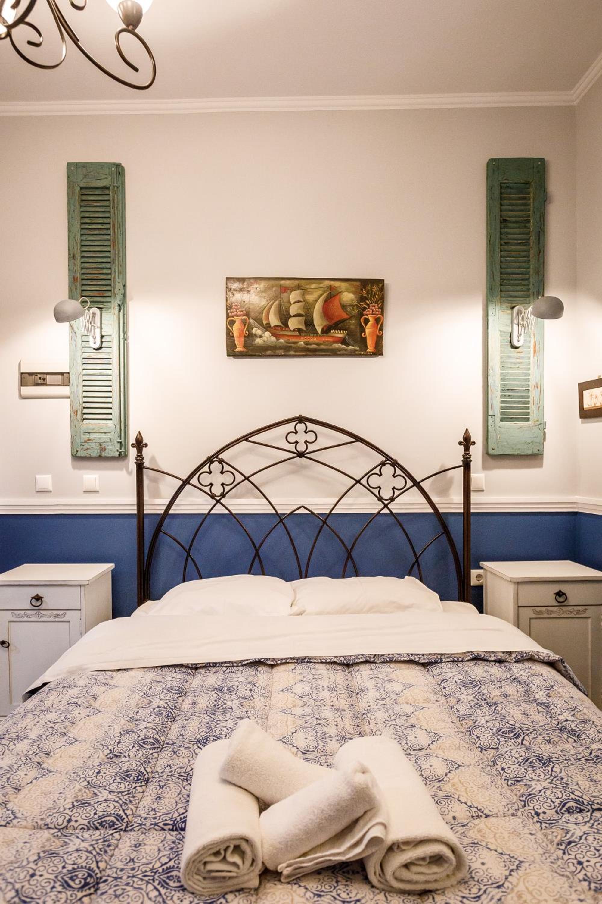 Standard Double Room with City View- Building B - Photo 25
