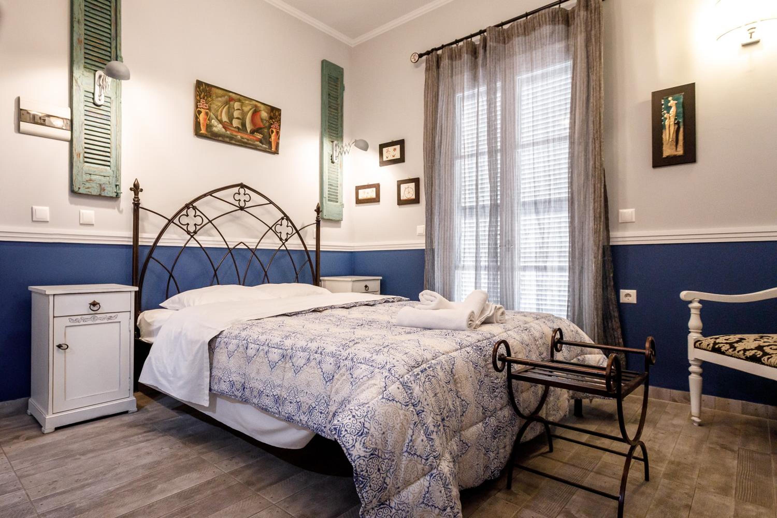 Standard Double Room with City View- Building B - Photo 12