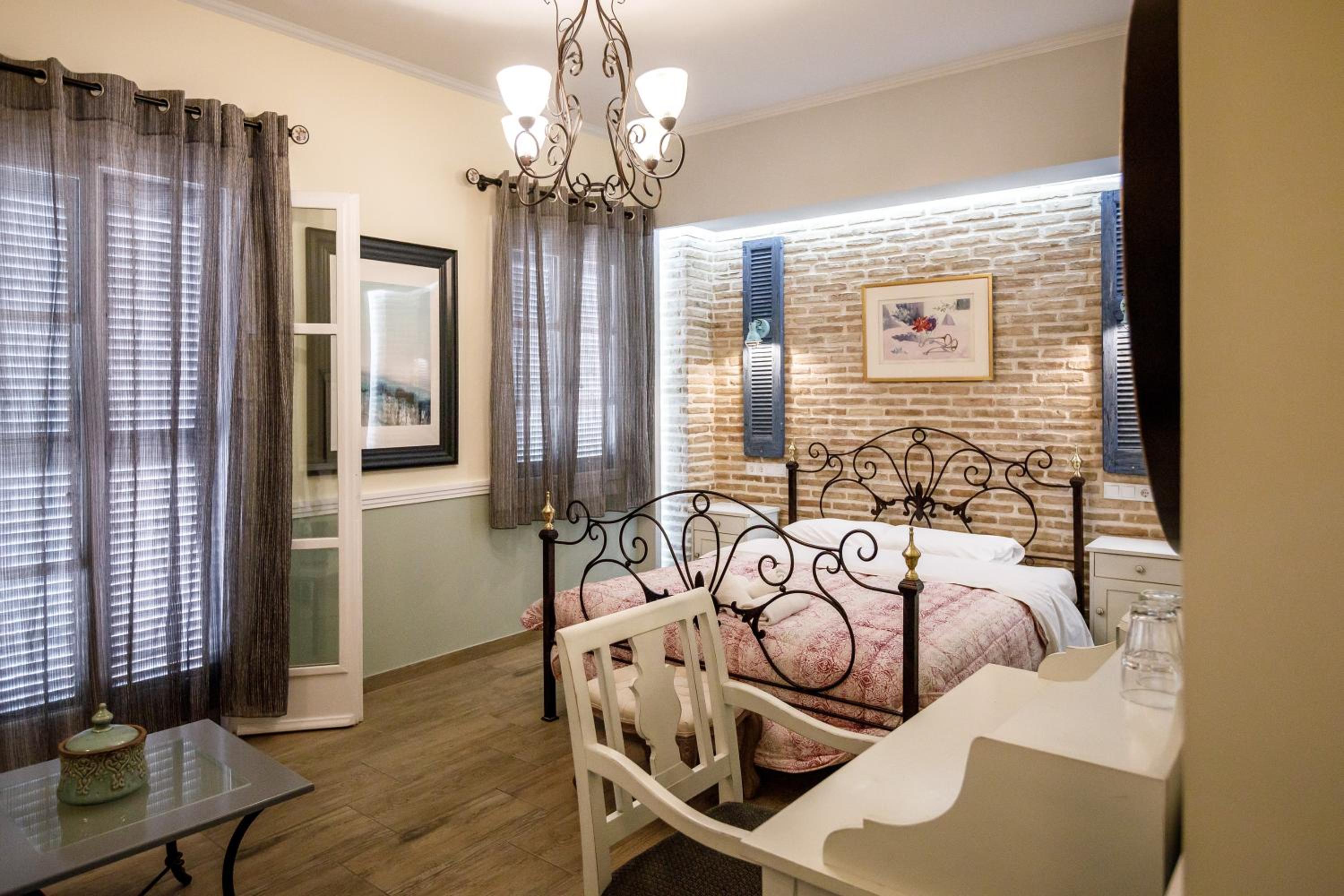 Deluxe Double Room with City View - Building B - Photo 15
