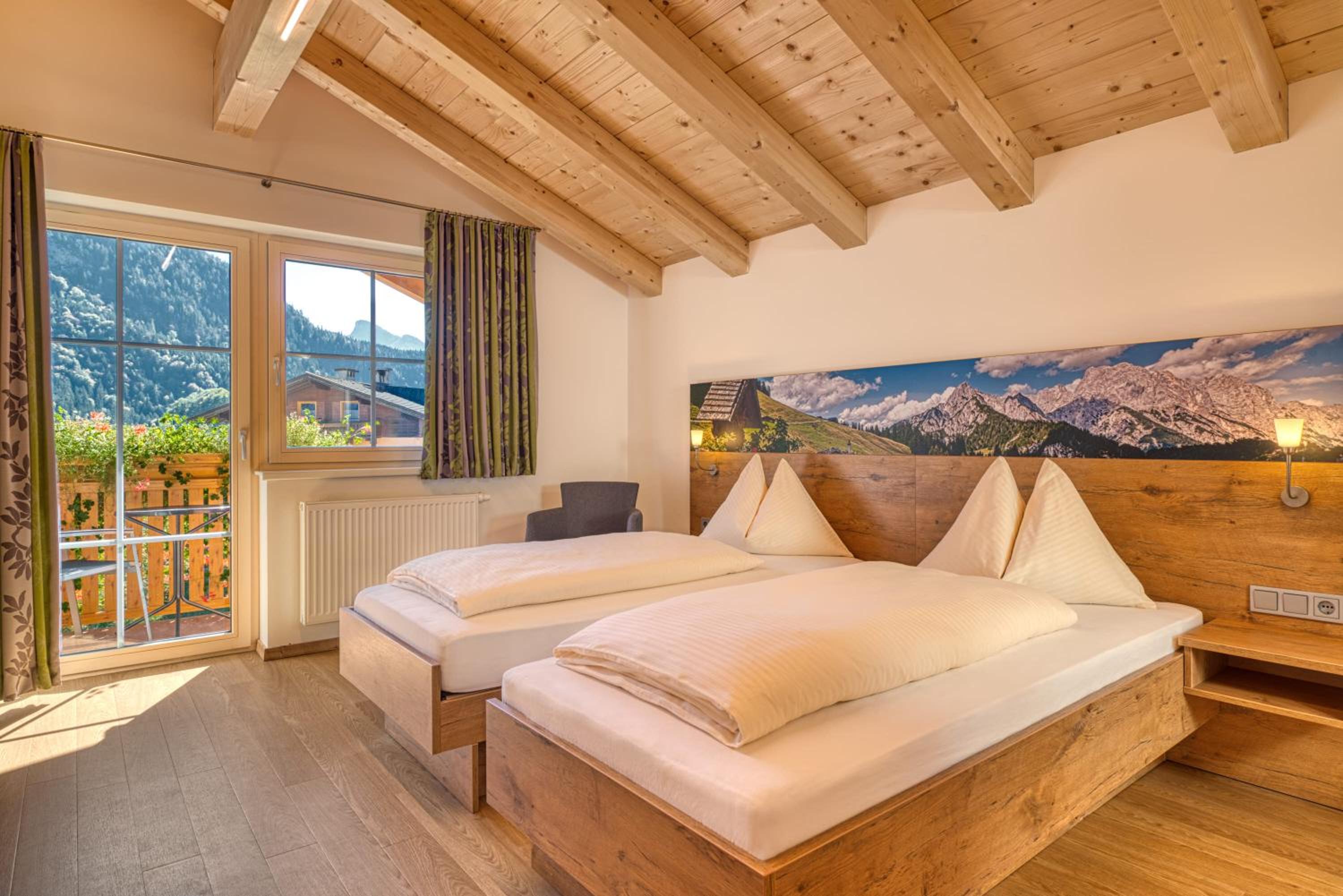 Deluxe Double or Twin Room photo 2