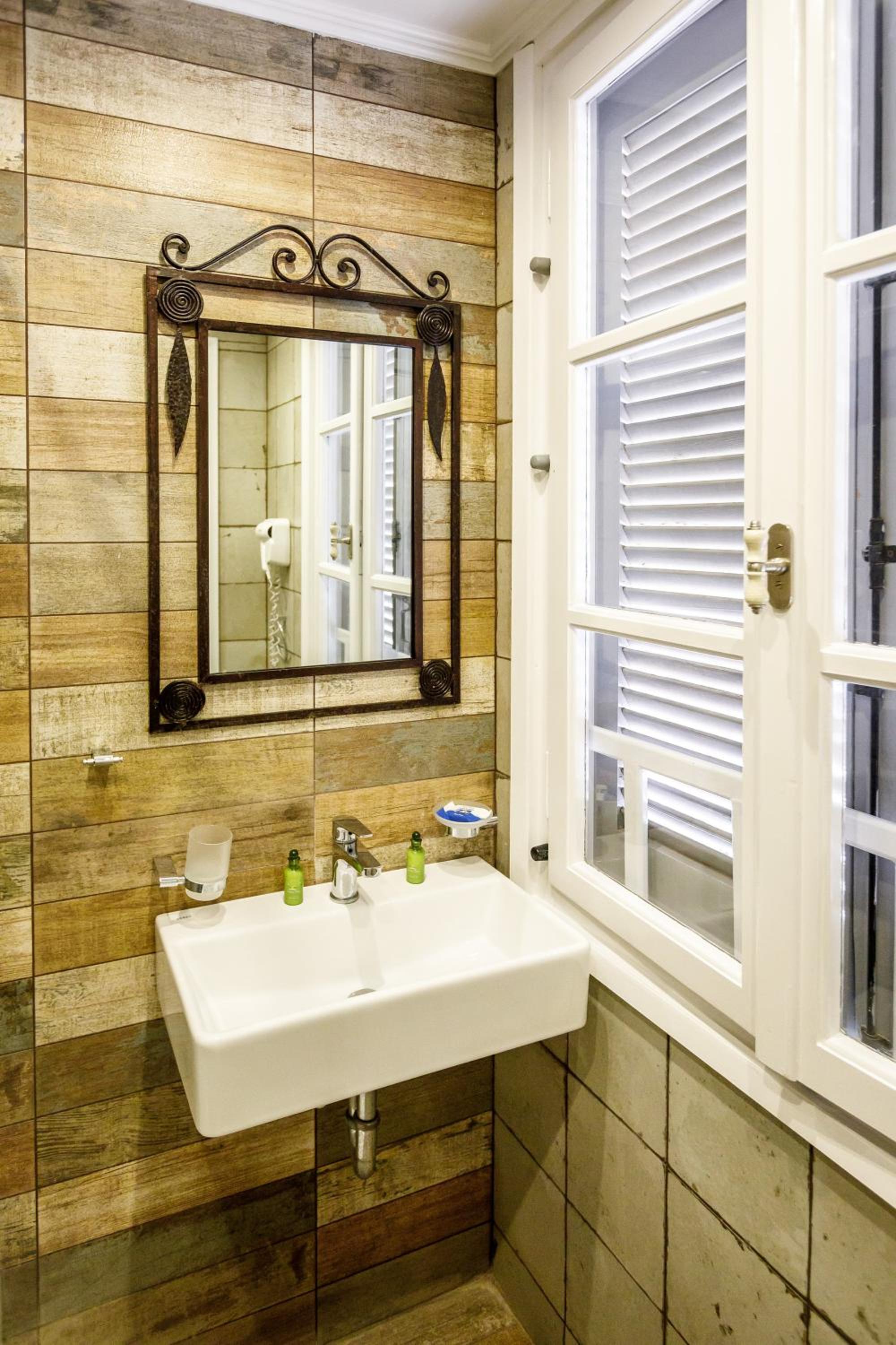 Standard Double Room with City View- Building B - Photo 42