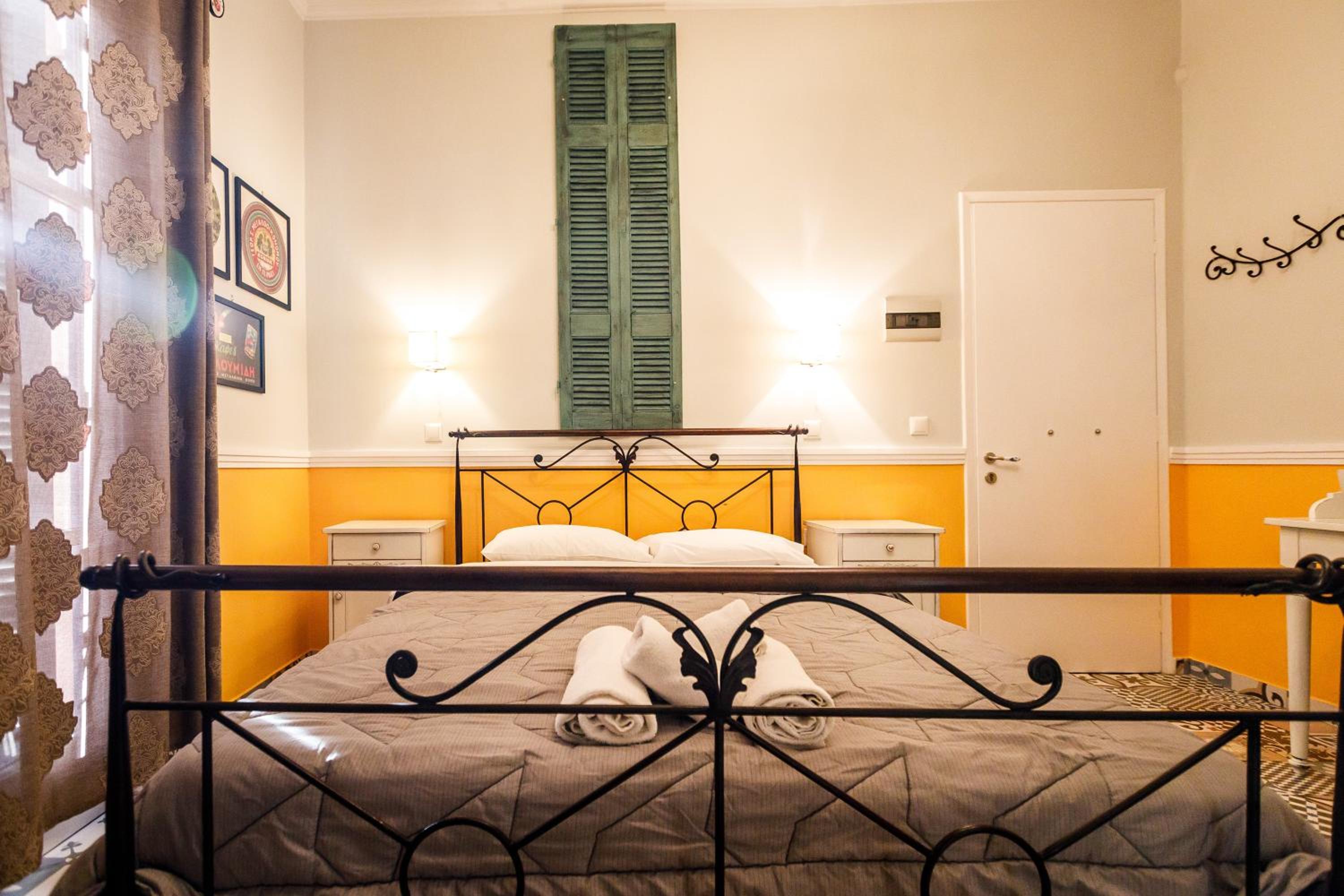 Standard Double Room with City View- Building B - Photo 21