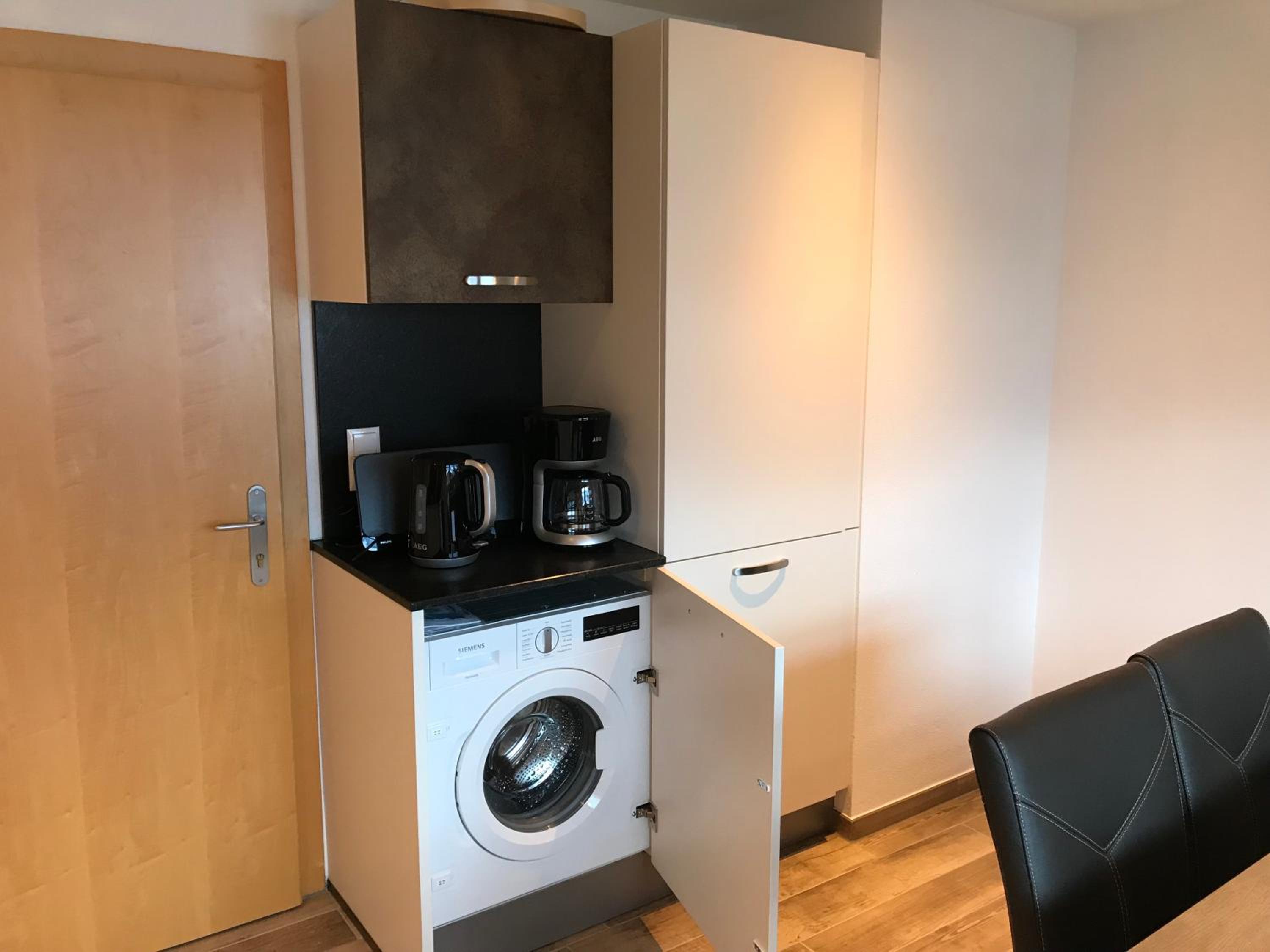 Three-Bedroom Apartment with Shower photo 2