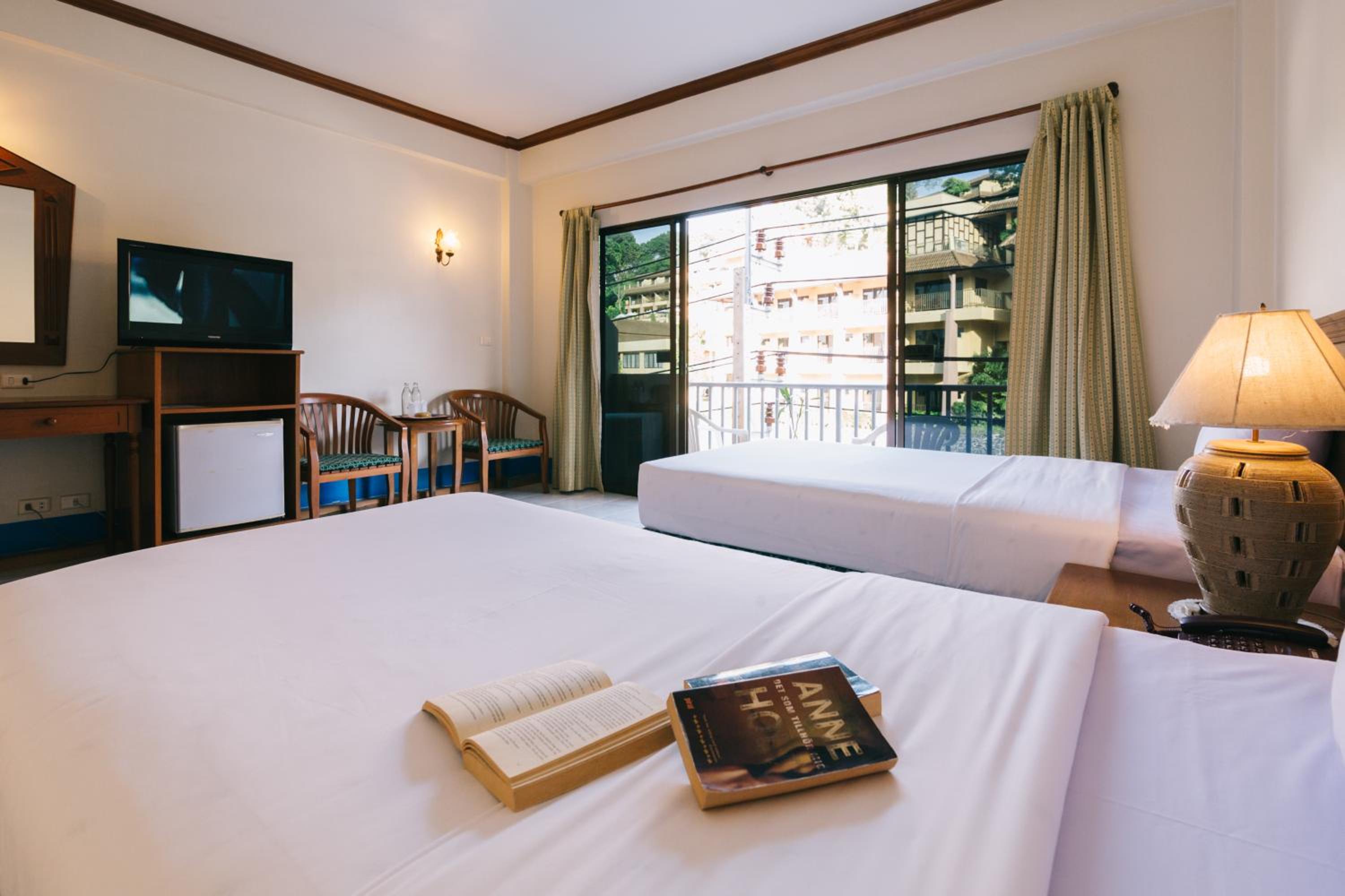 Twin Room with Street View - Photo 1