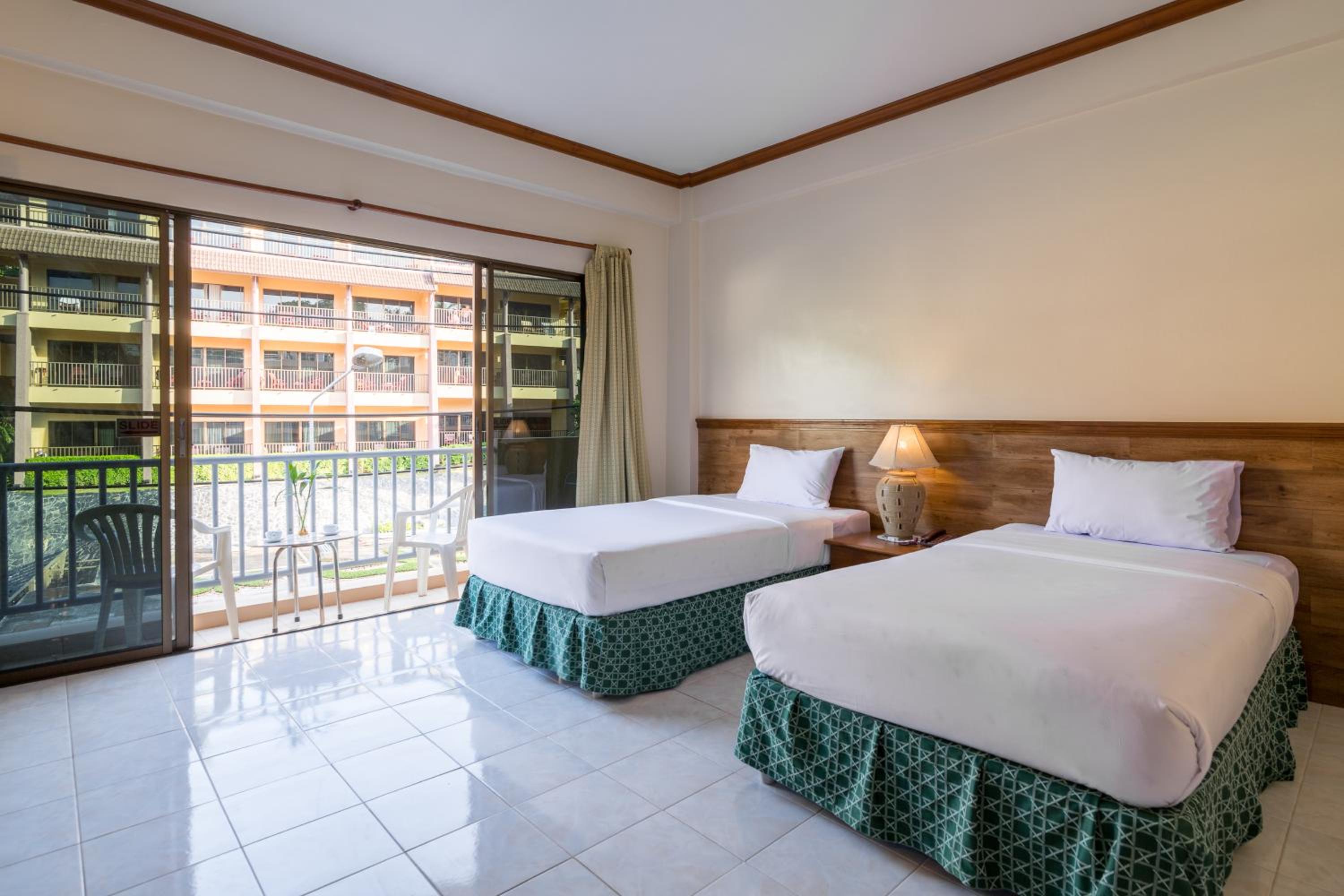 Twin Room with Street View - Photo 2