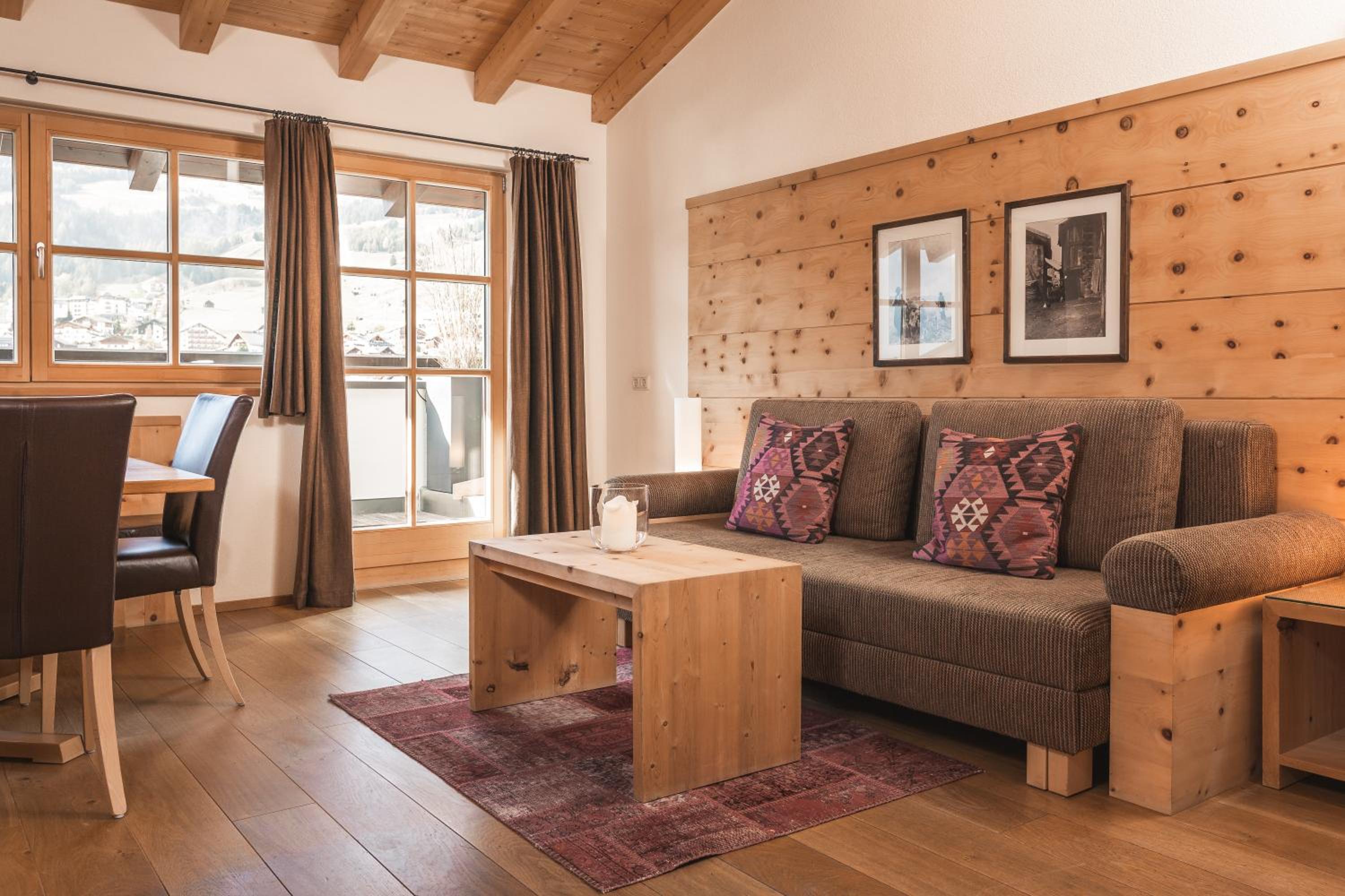 Luxury Two-Bedroom Apartment with Balcony photo 1