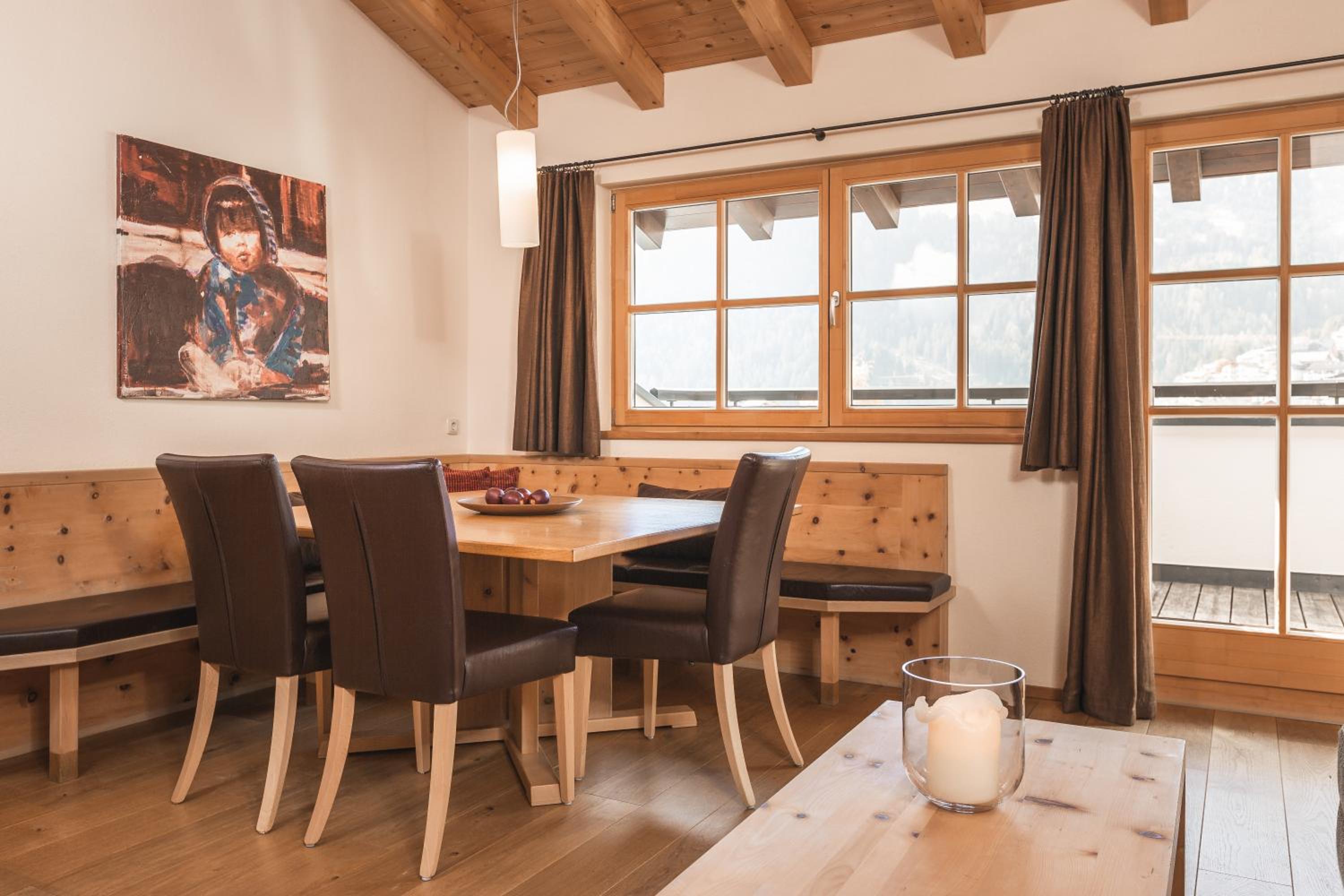 Luxury Two-Bedroom Apartment with Balcony photo 2