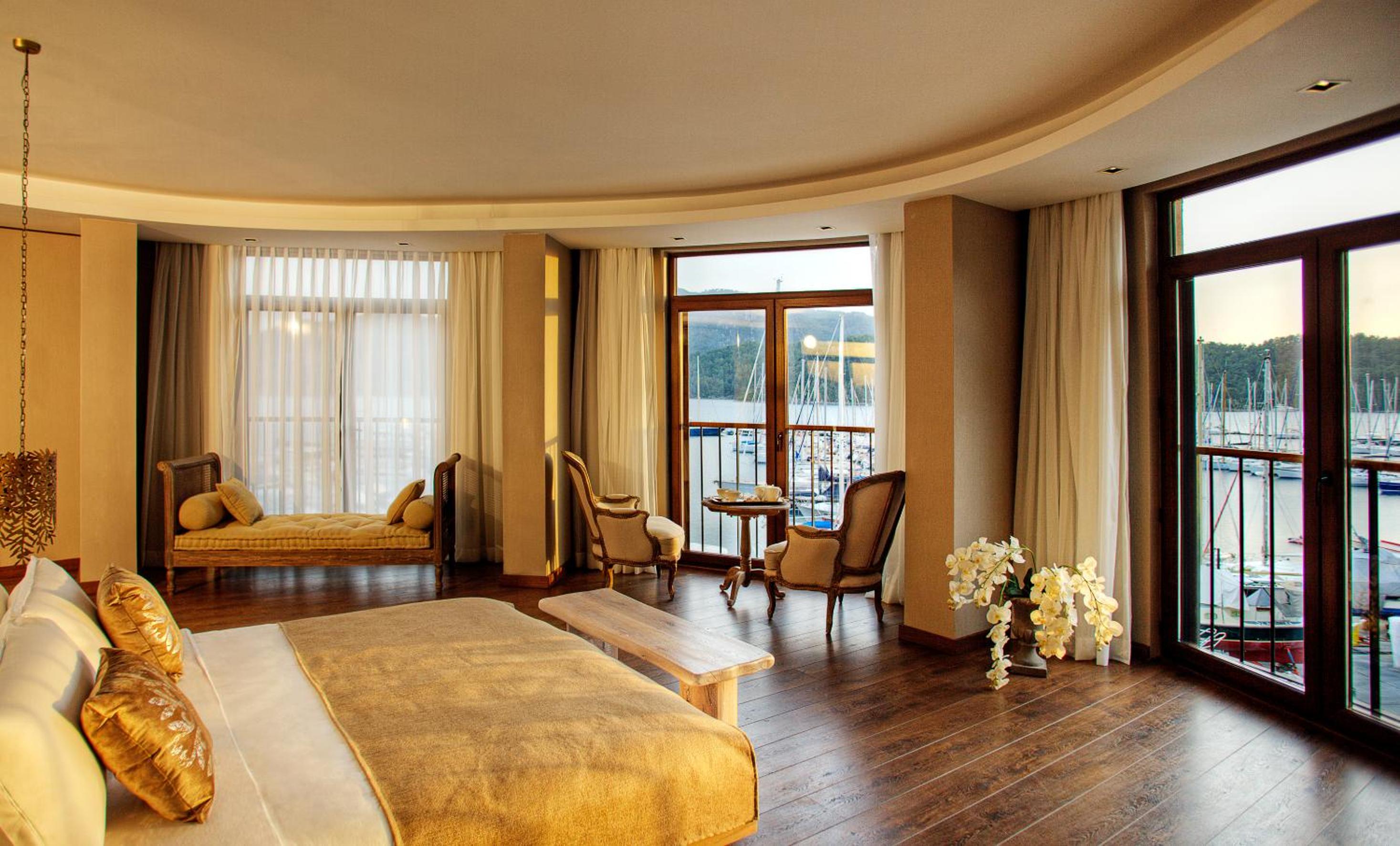 Tower Suite - Photo 1