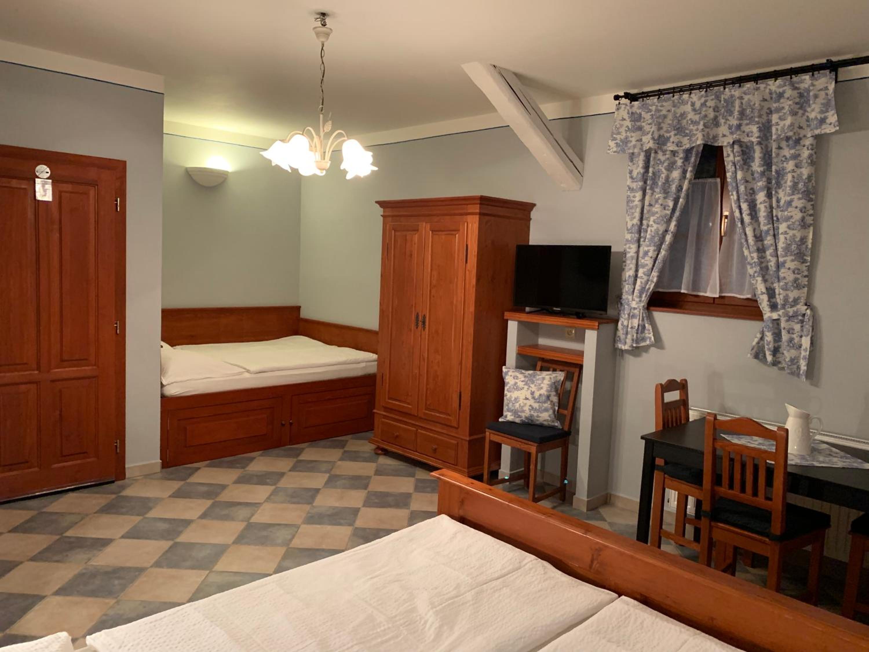 Family Suite (2 Adults + 2 Children) photo 3
