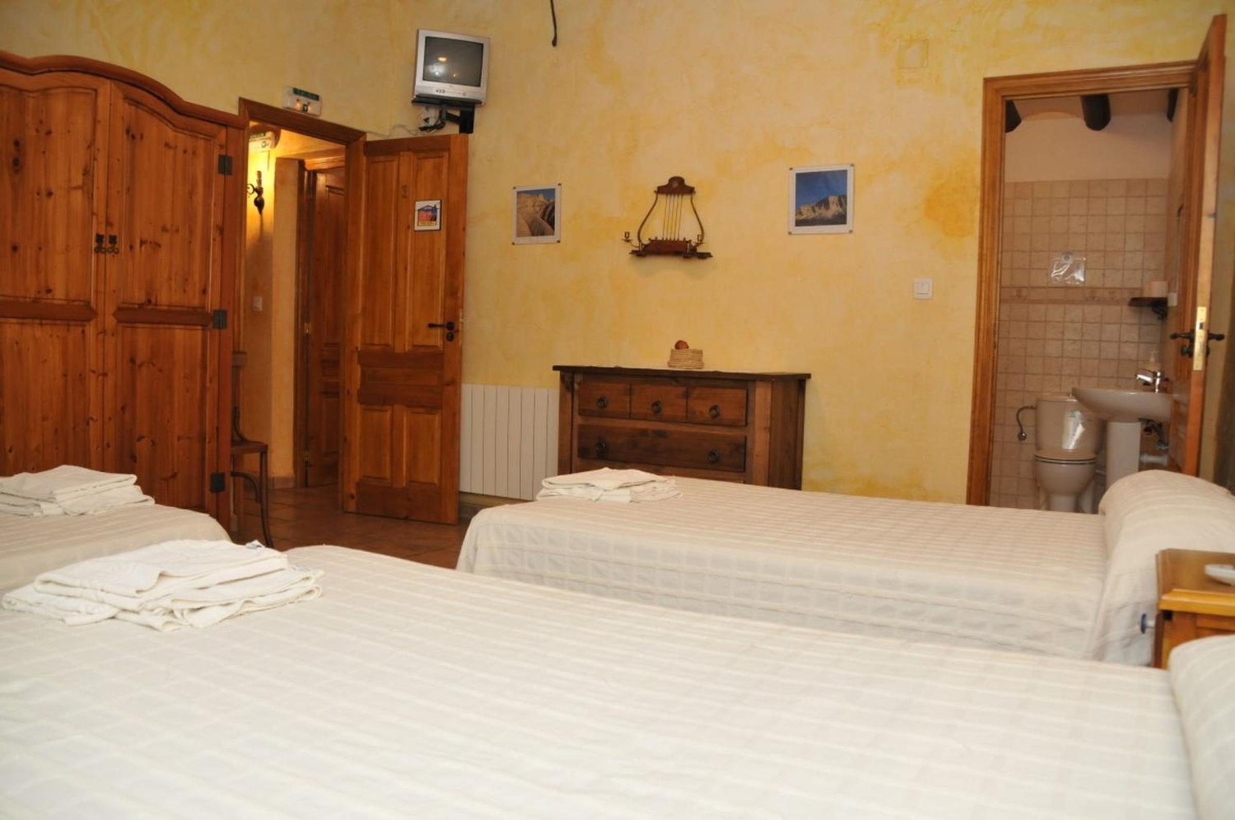 Triple Room with Private Bathroom photo 2
