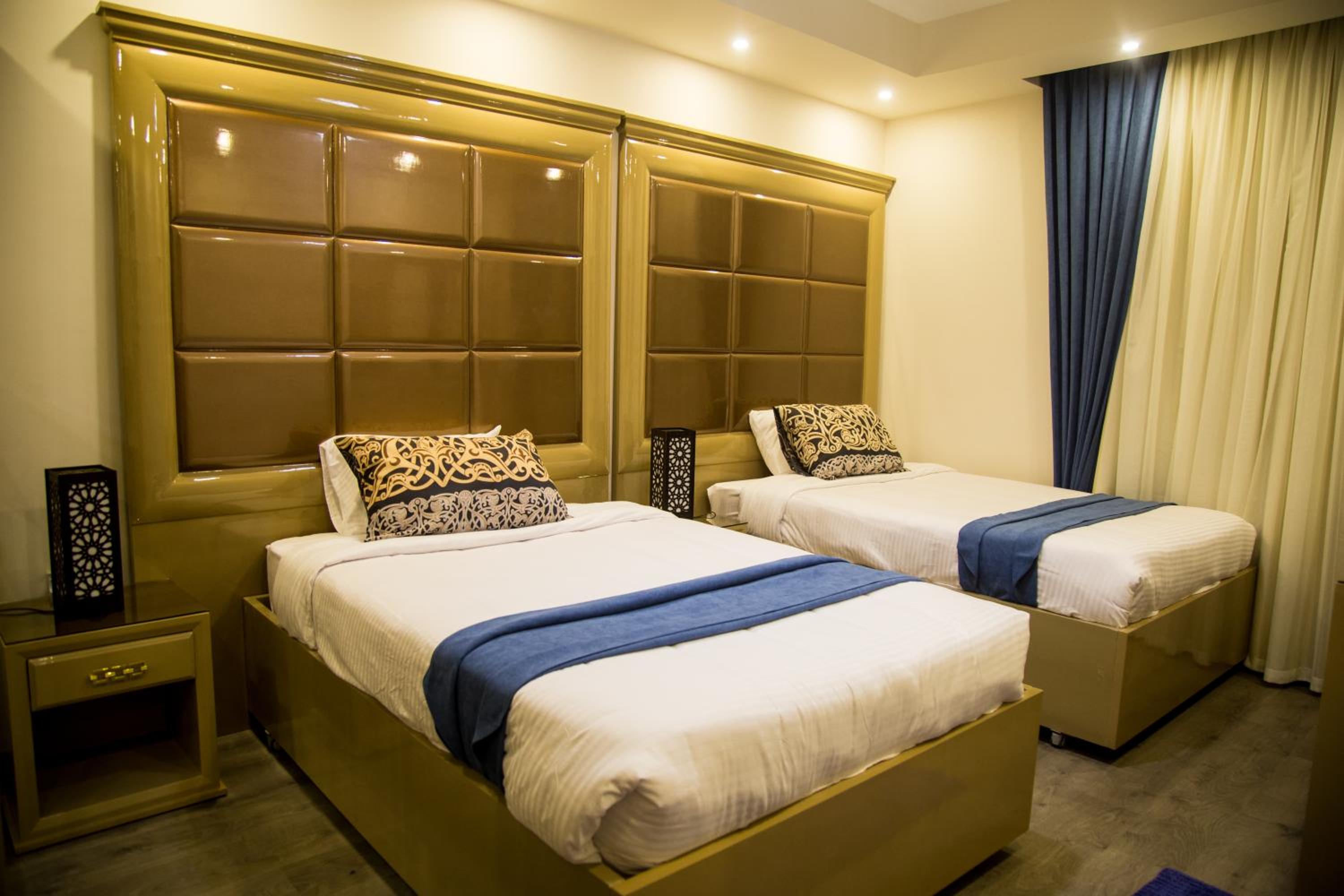 Deluxe Queen Suite photo 1