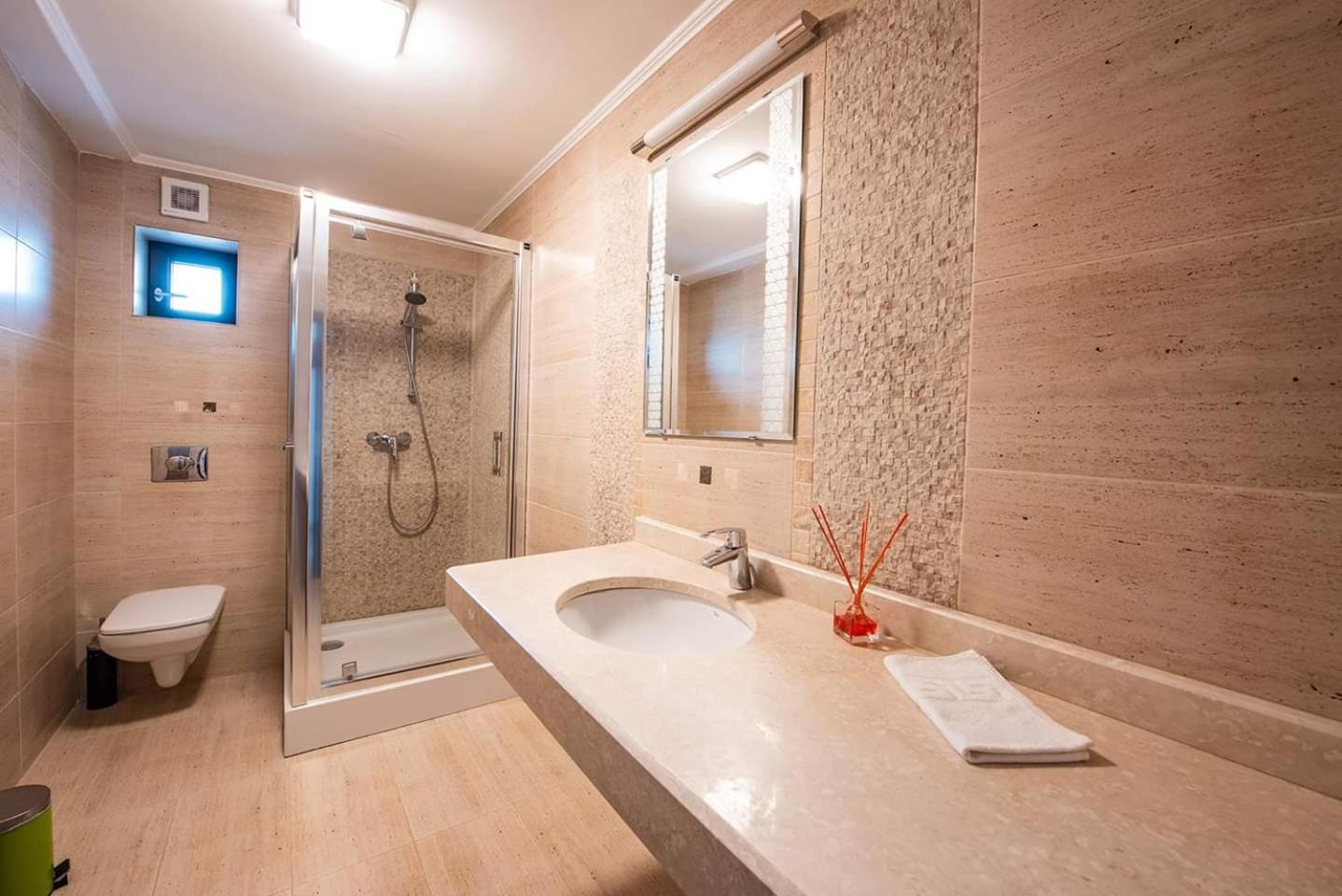 Deluxe Single Room with Balcony photo 2