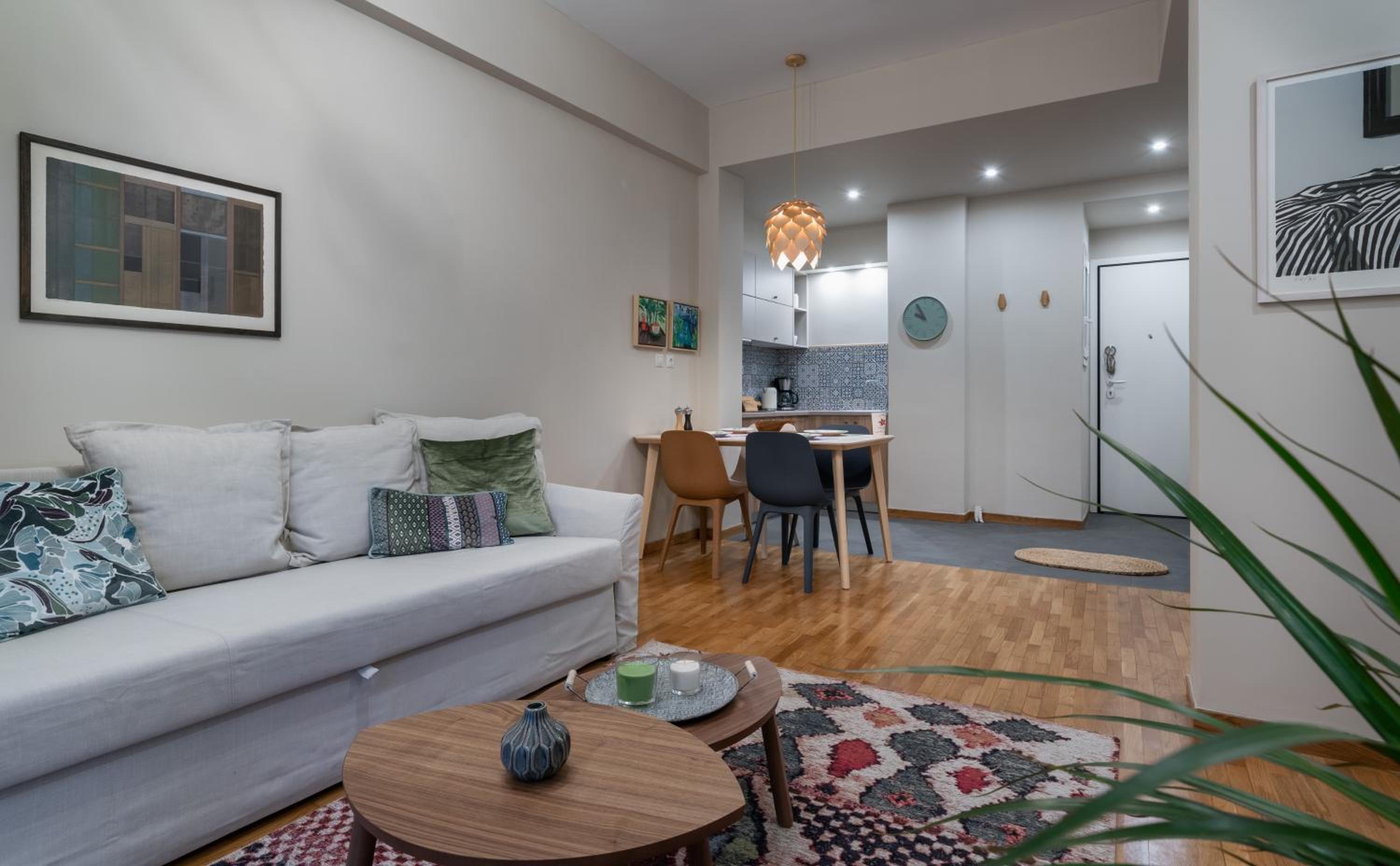One-Bedroom Apartment photo 1