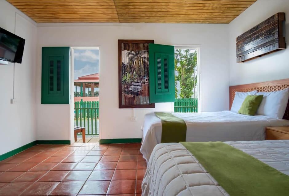 Standard Family Room - Caracolillo