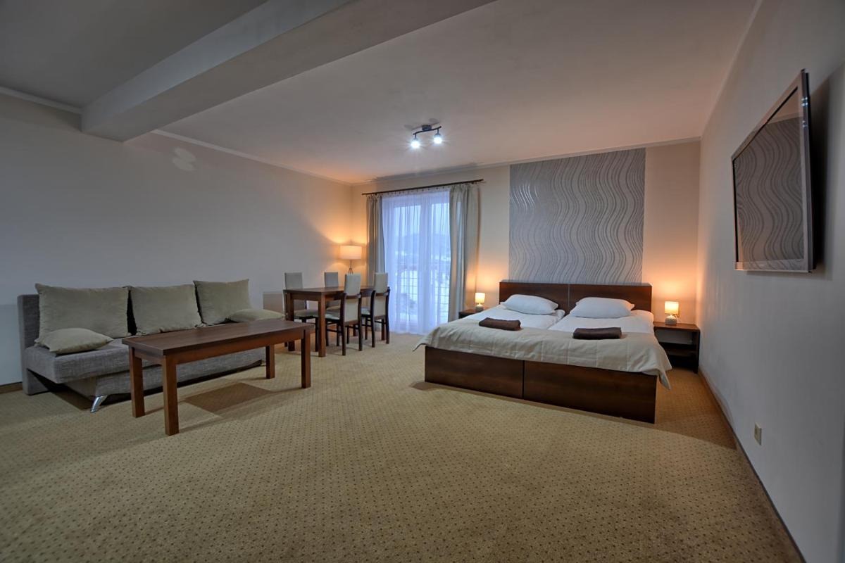 Quadruple Room with Balcony - Photo 3