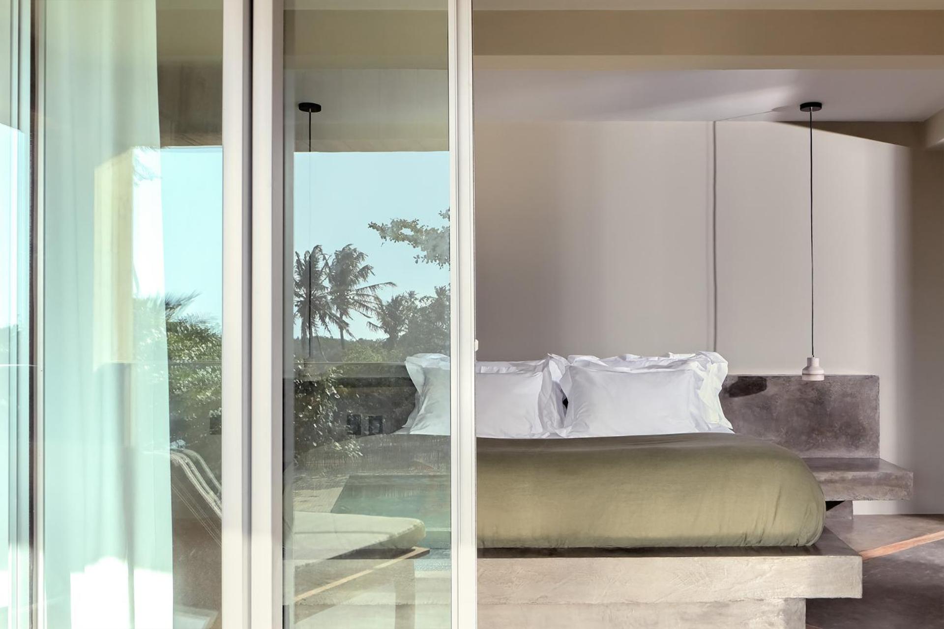 Deluxe Suite with Sea View and Pool View photo 1