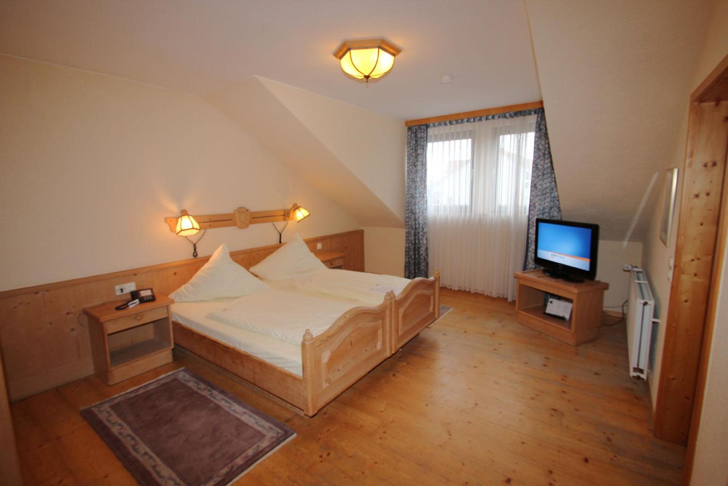 Suite - Photo 1