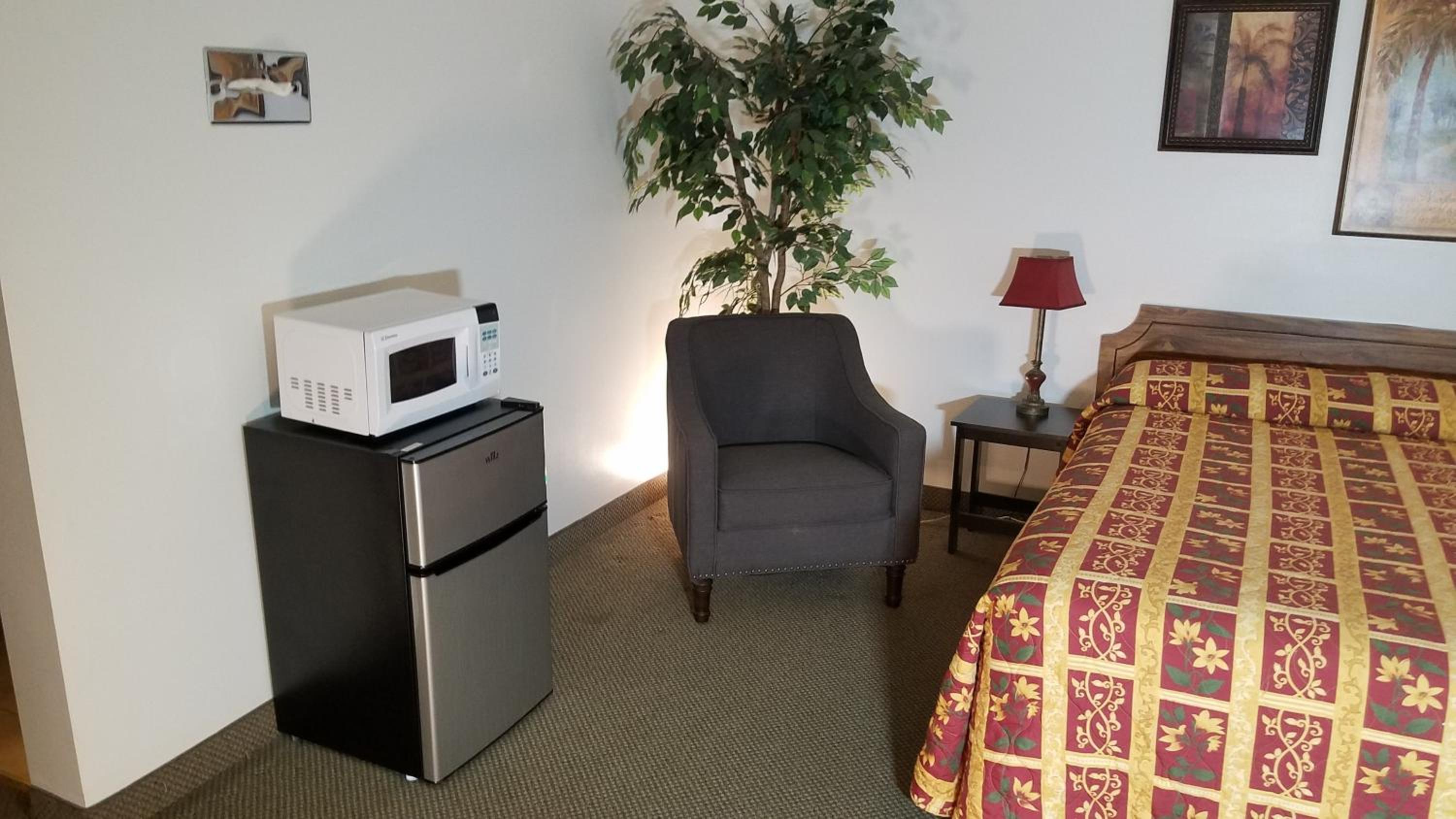 King Room - Non-Smoking photo 2