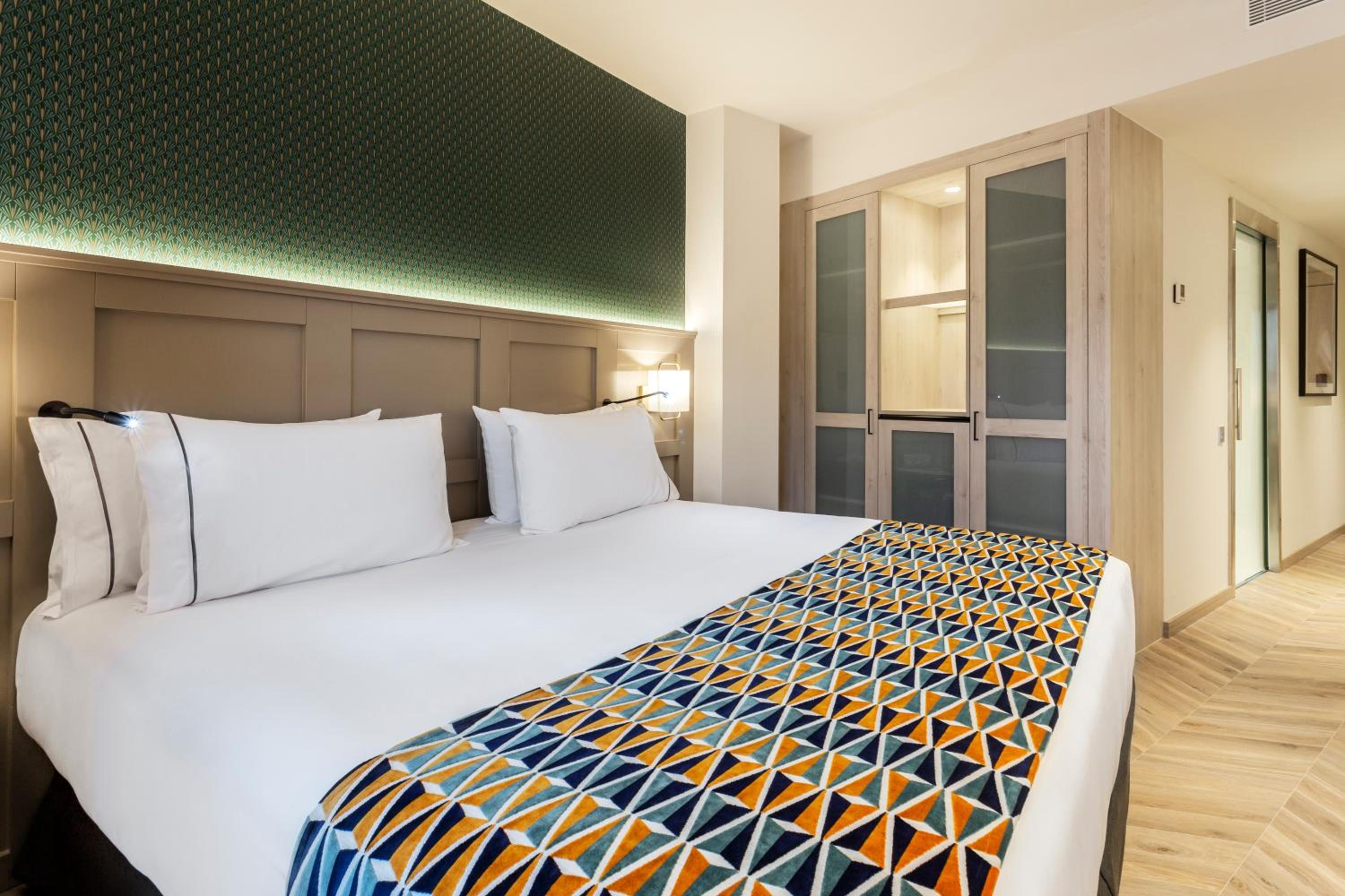 Double or Twin Room - Photo 7
