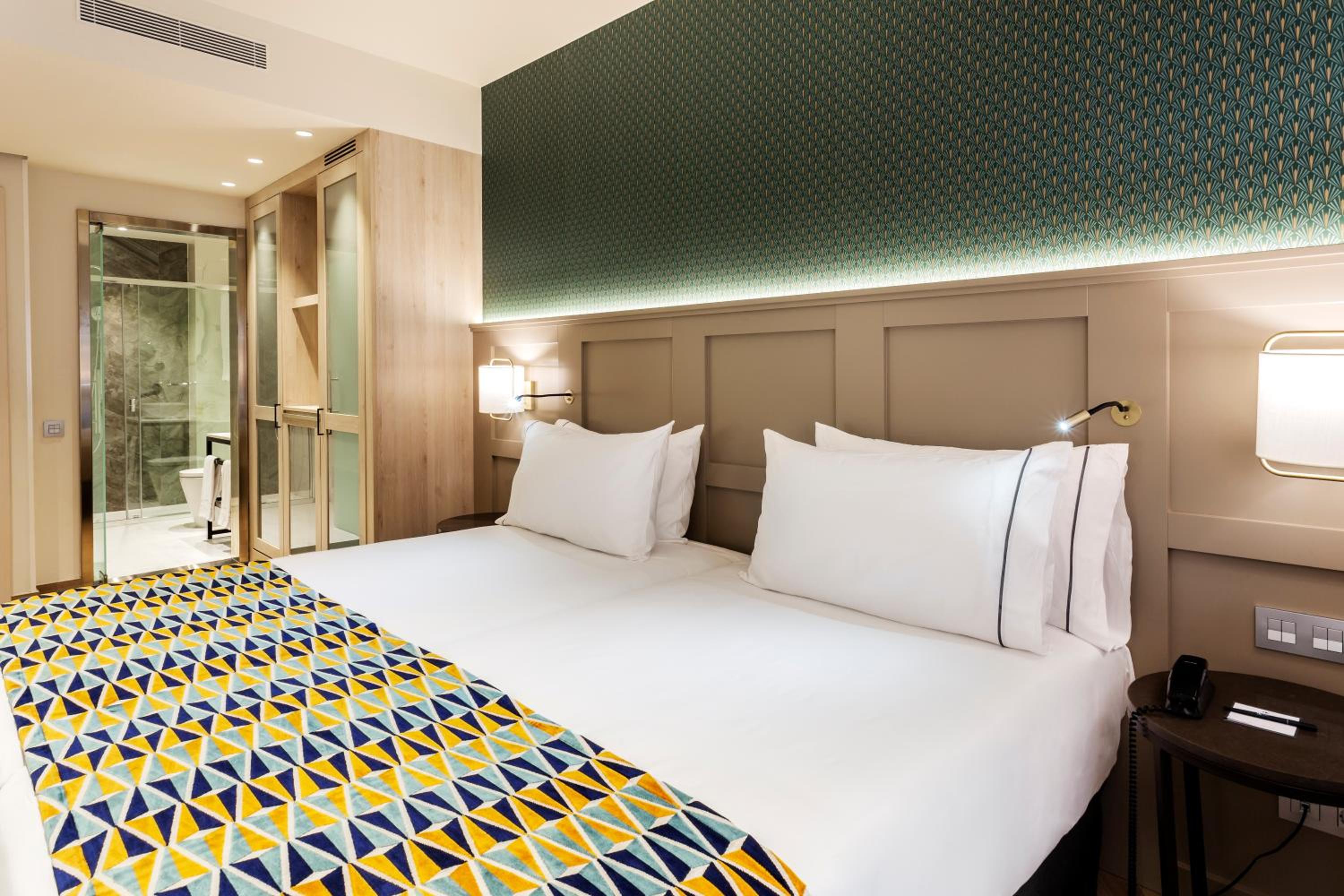 Double or Twin Room - Photo 4