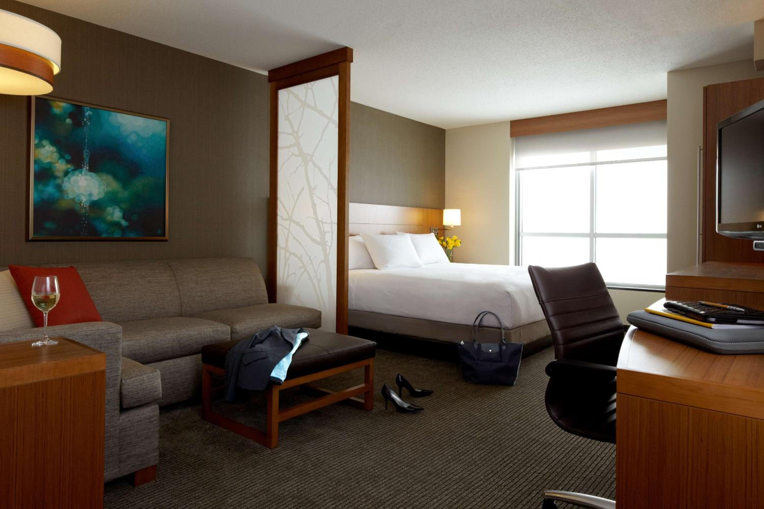Corner King Suite with Sofa Bed photo 2