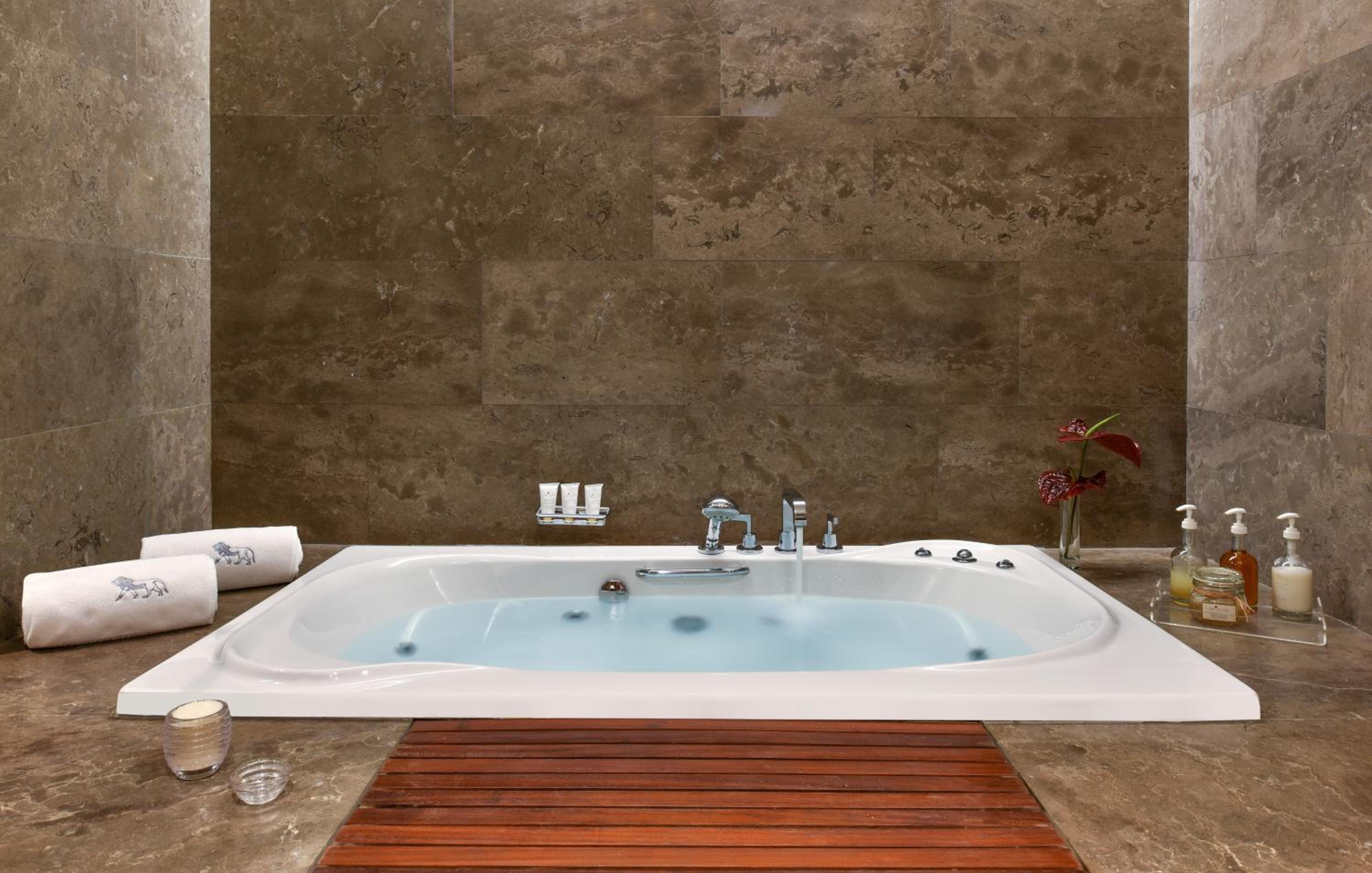 Penthouse Suite thumbnail 6