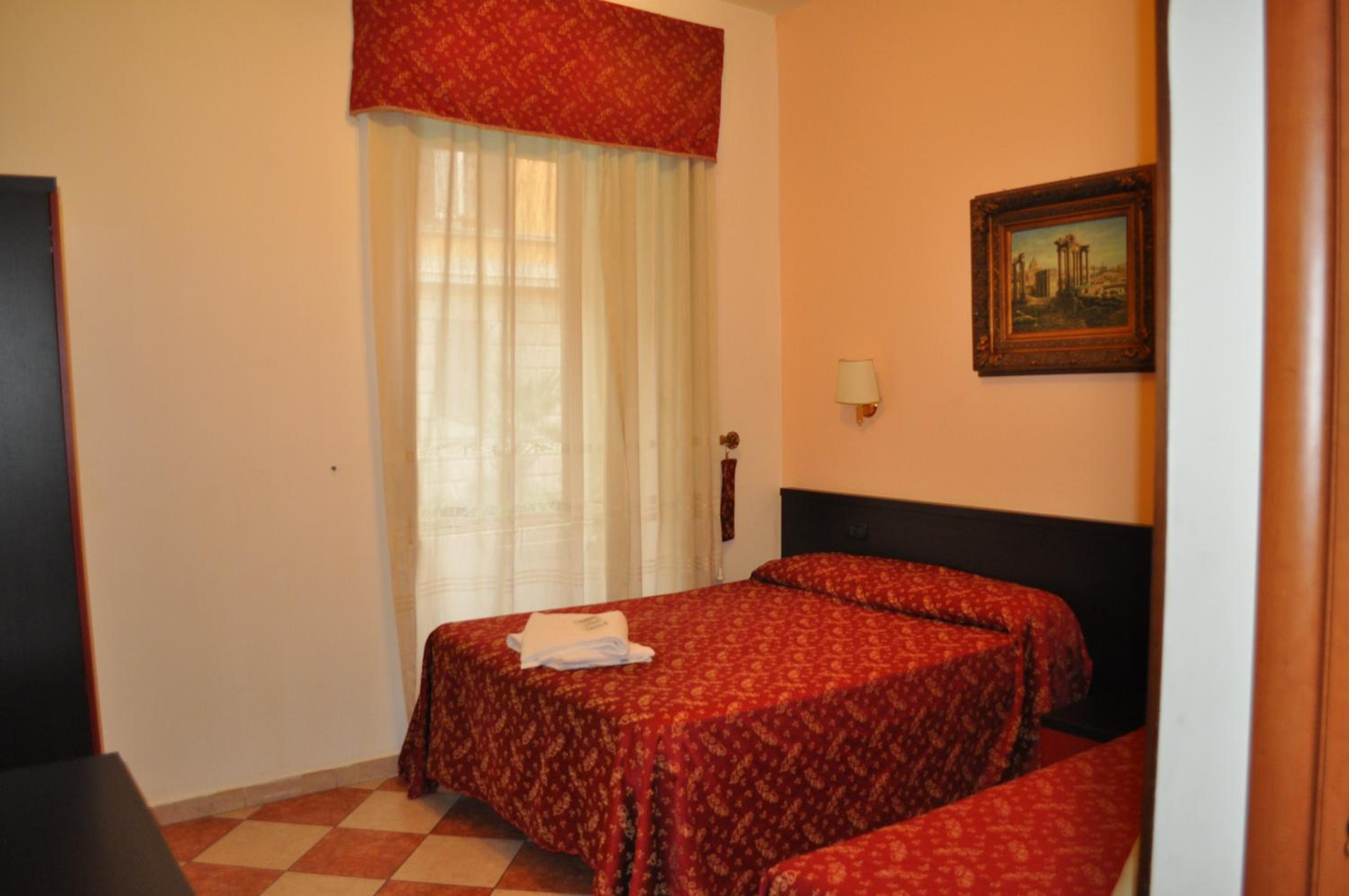 Double Room with Private External Bathroom photo 3