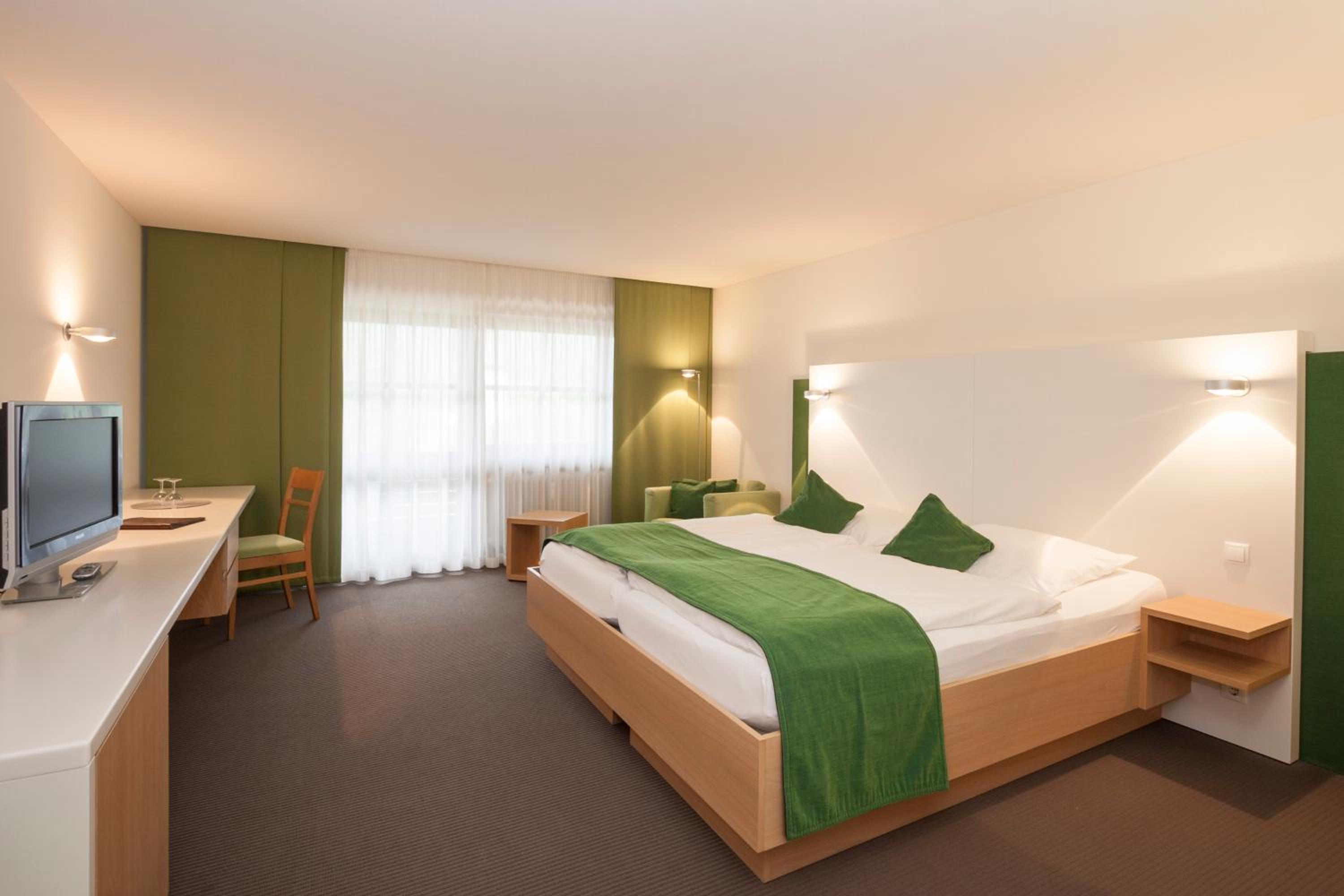 Deluxe Double Room with Balcony - Photo 2