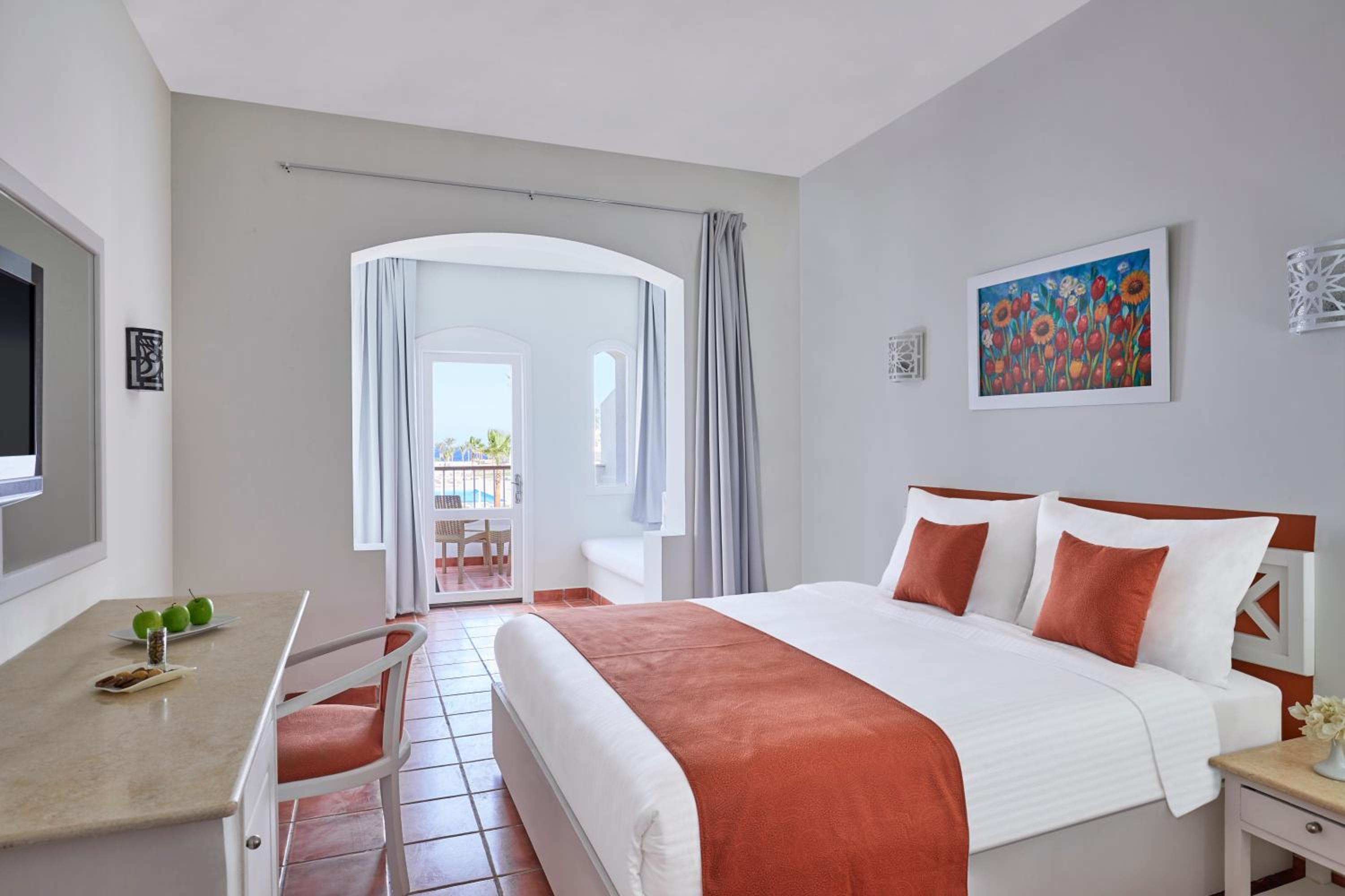 Standard, King or Twin Bed, Pool View