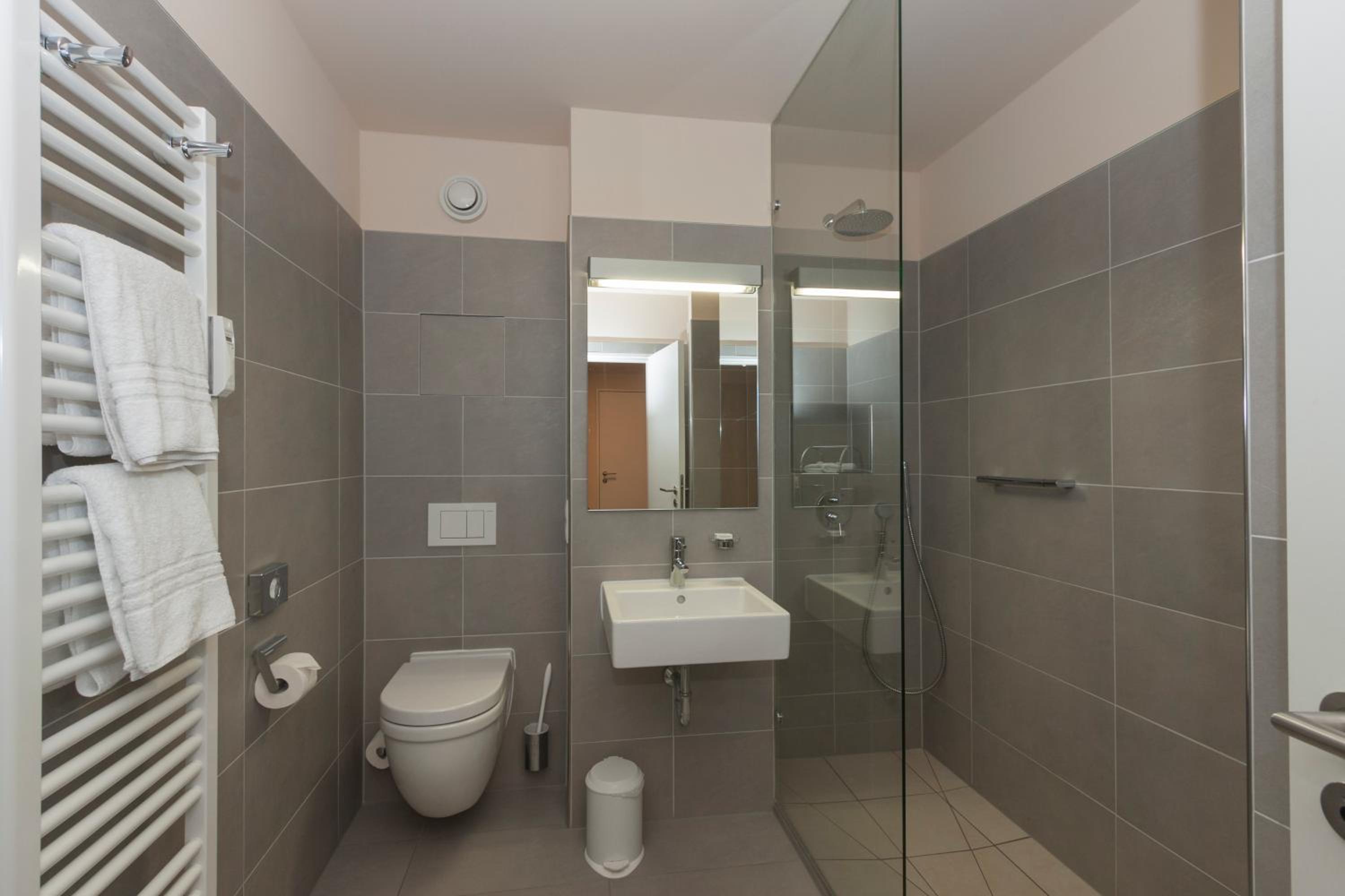 Studio Apartment - Photo 2