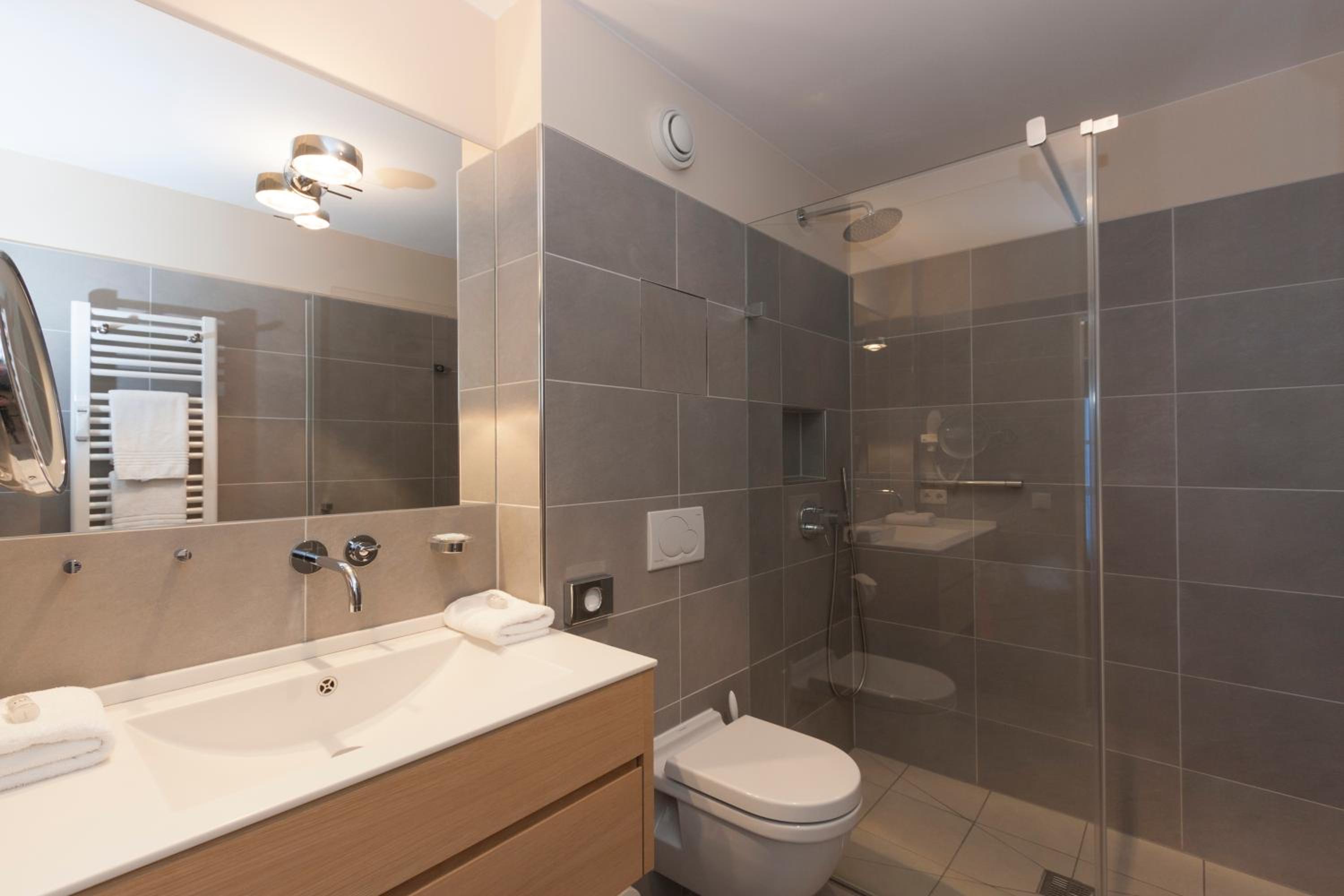 Apartment with Terrace - Photo 4