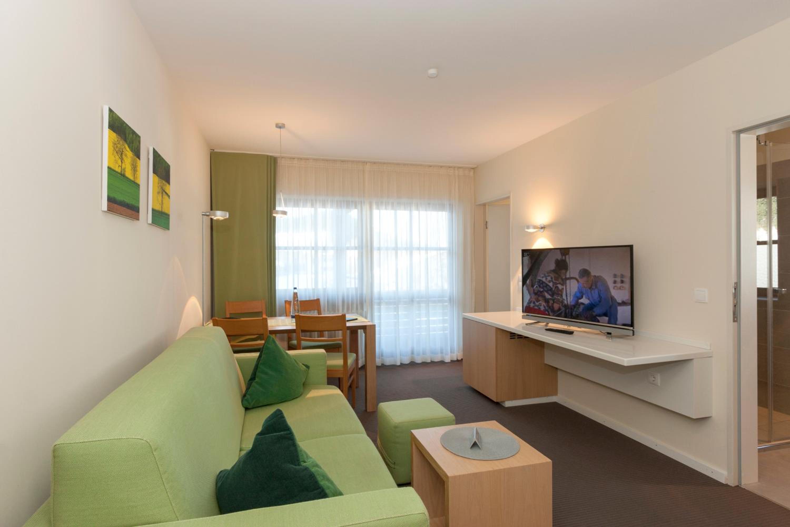 Apartment with Mountain View - Photo 1