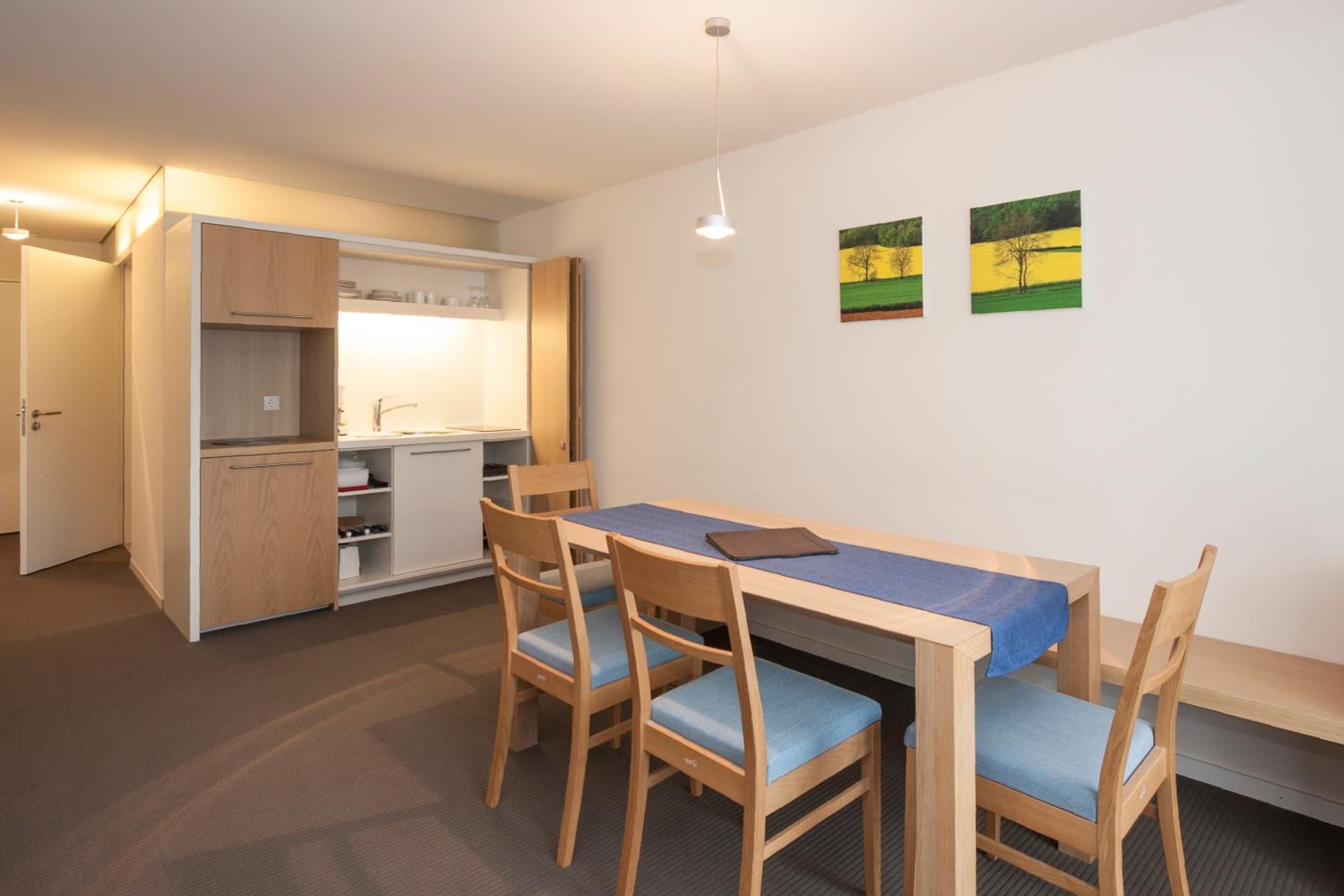 Apartment with Mountain View - Photo 8