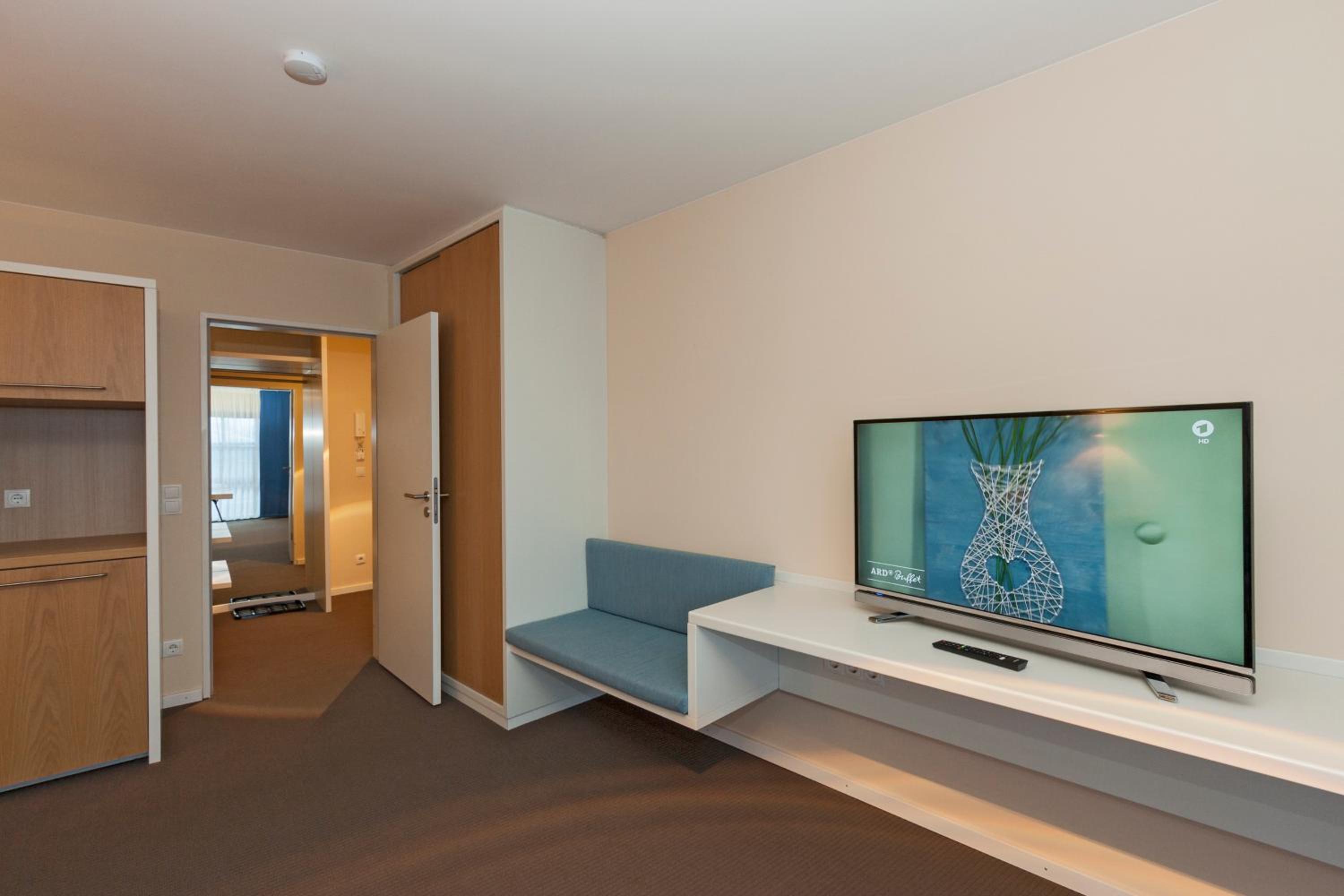 Apartment with Garden View - Photo 5