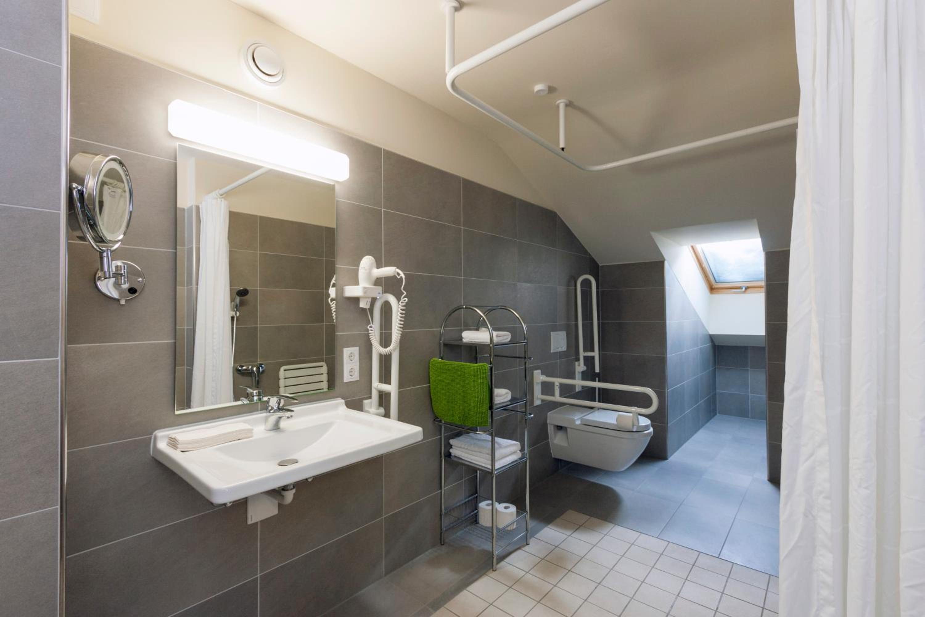 Triple Room - Disability Access - Photo 2