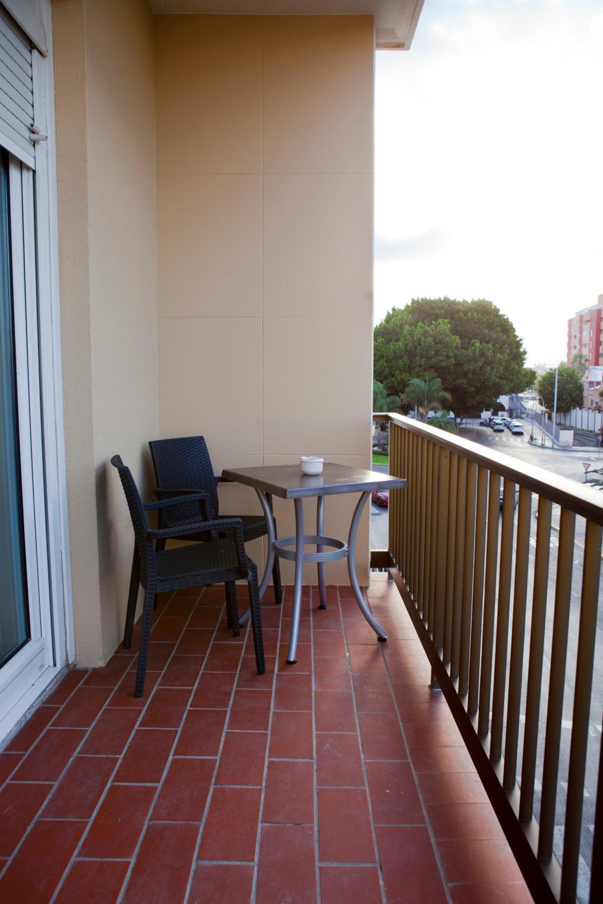 Twin Room with Balcony - Photo 2