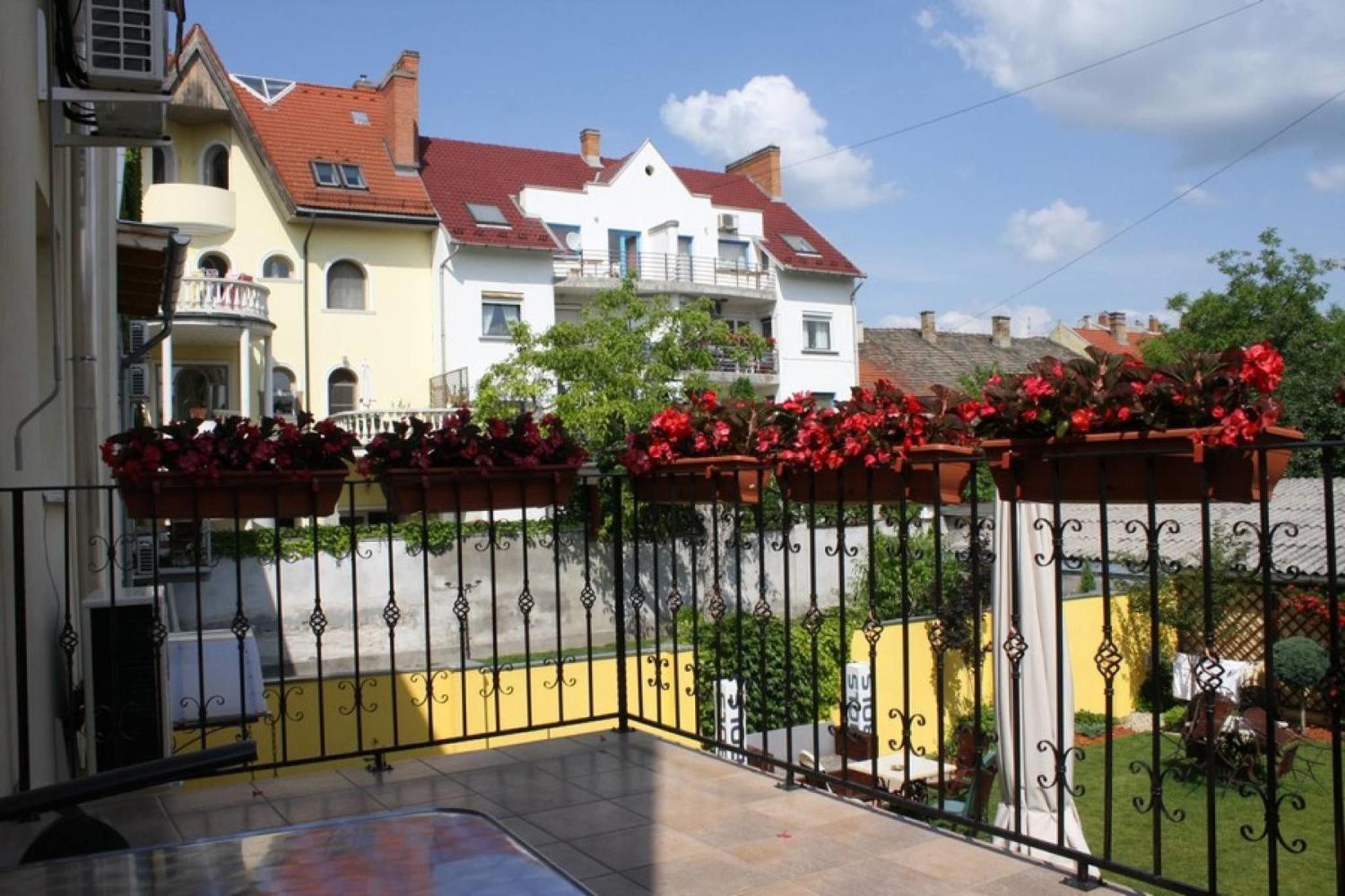 Double Room with Balcony - Photo 7