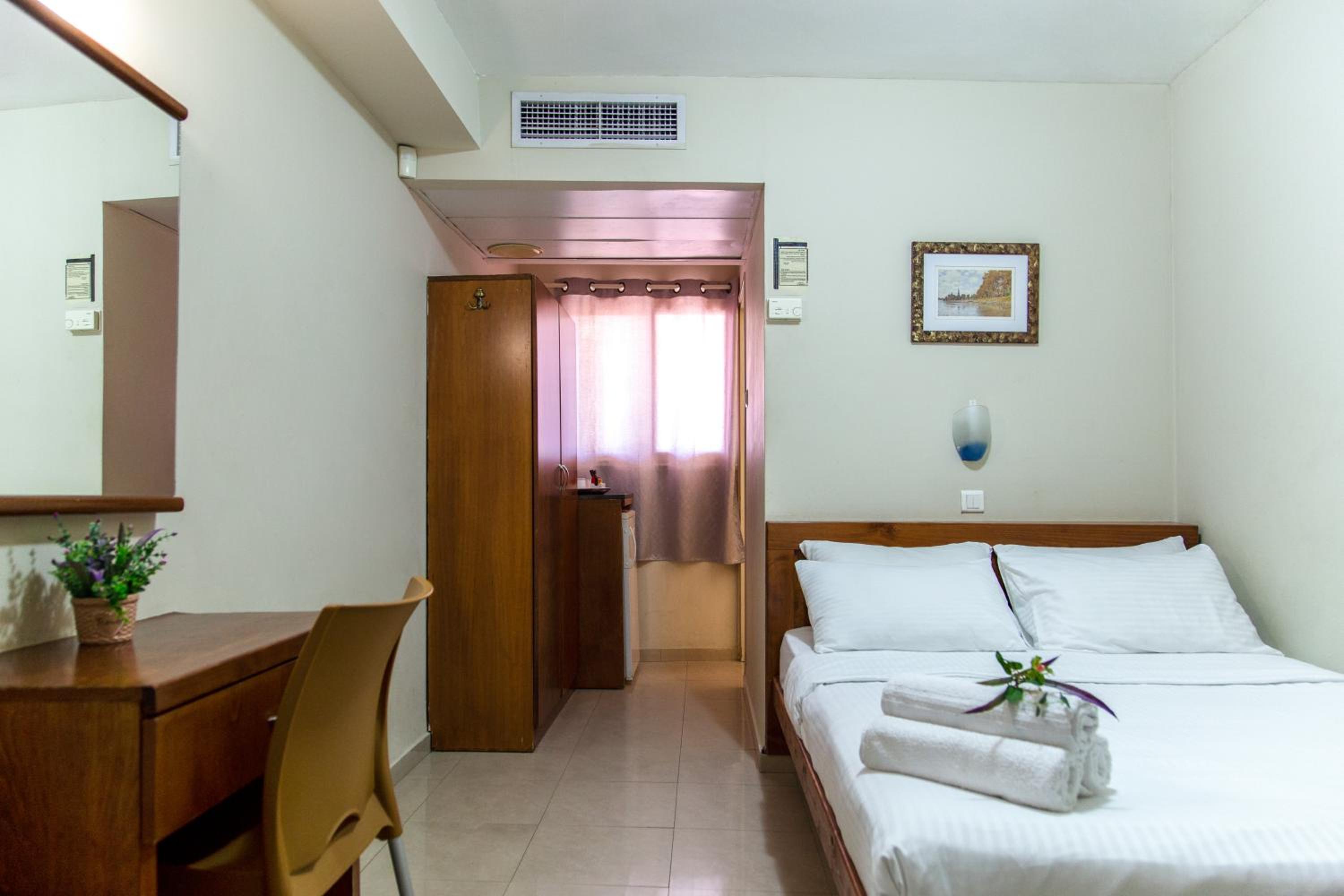 Basic Triple Room photo 1