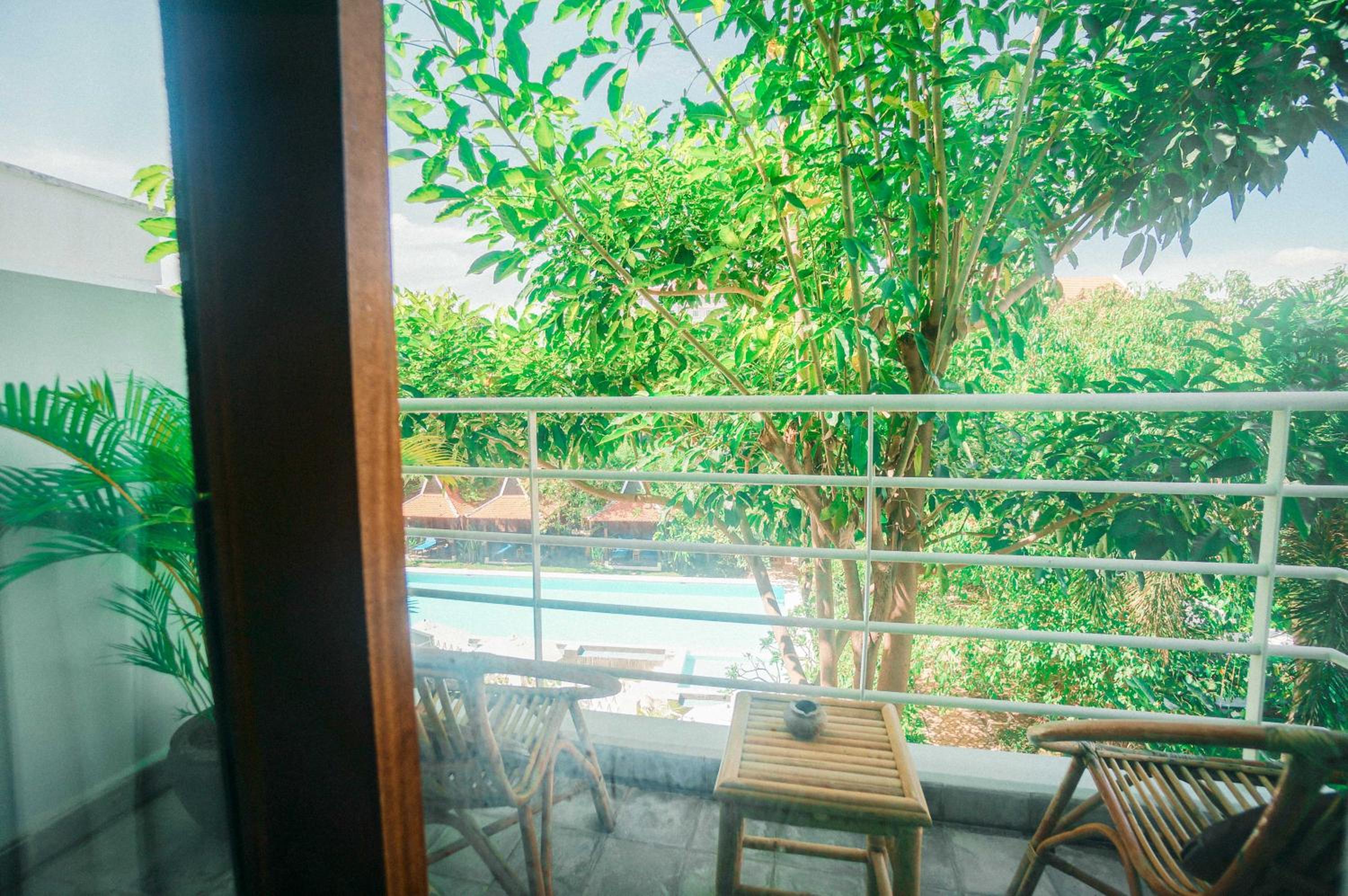 Comfort Balcony Double Pool View  - Photo 2