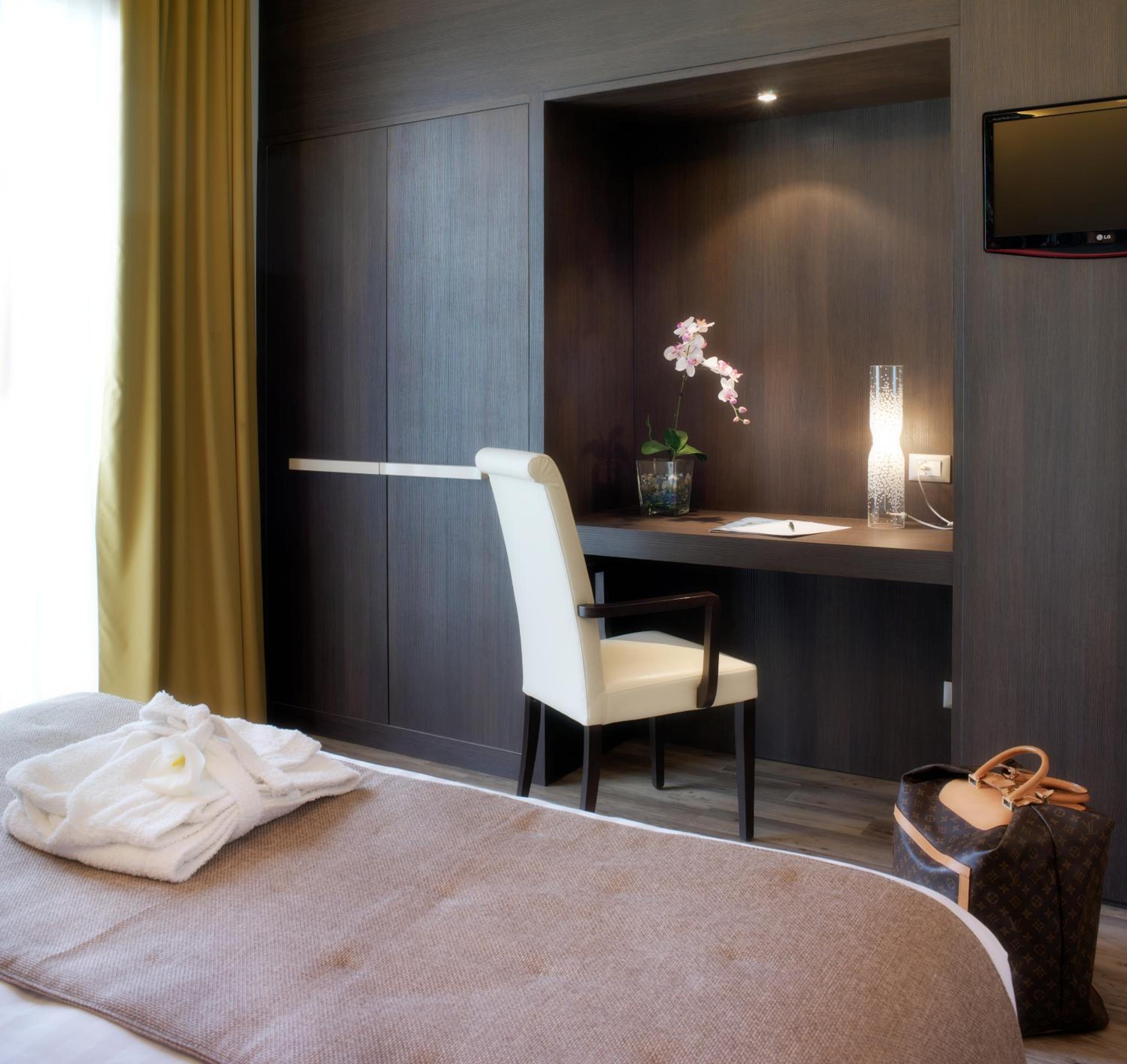 Superior Quadruple Room - Photo 12
