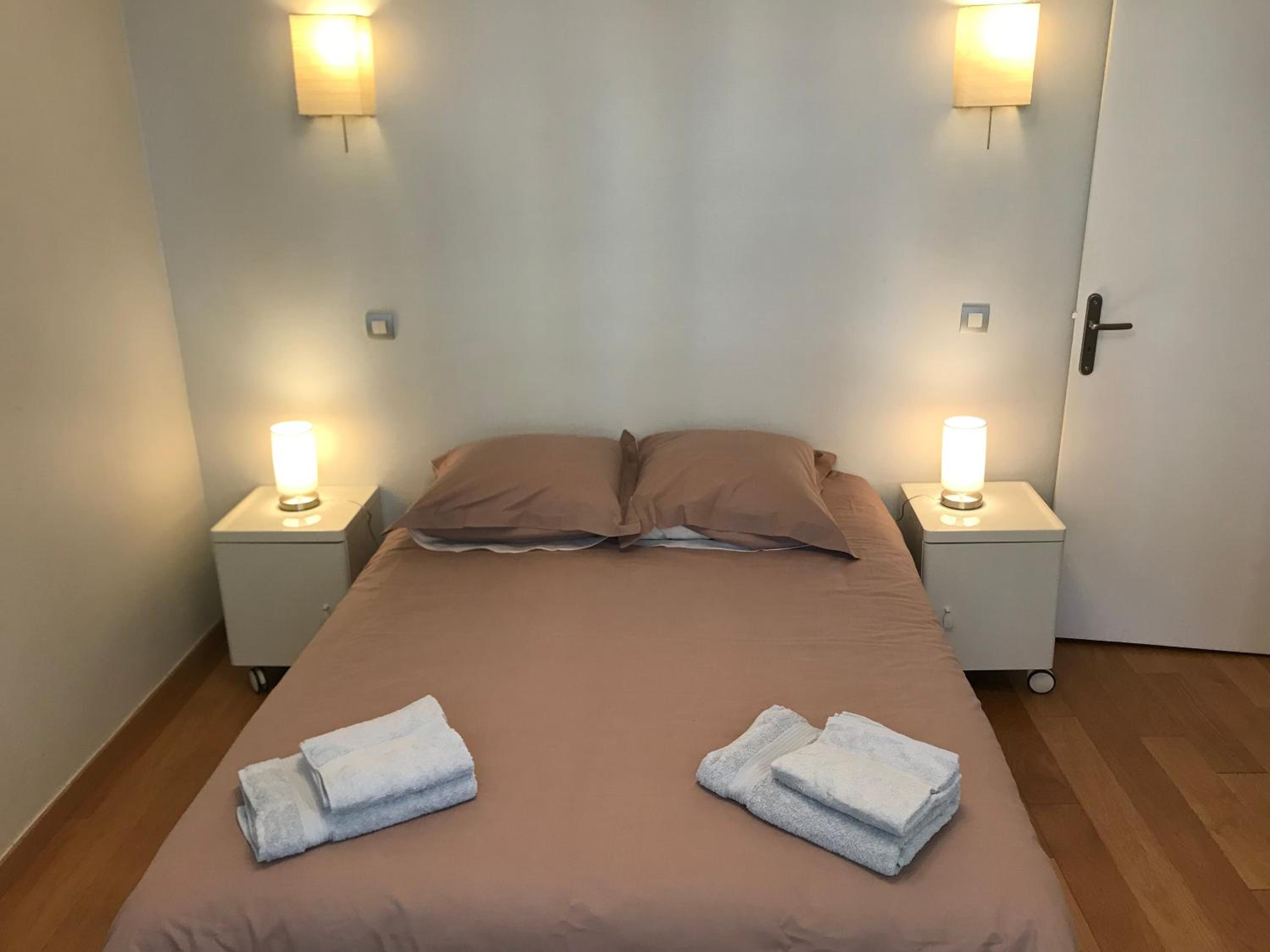 Two-Bedroom Apartment - Photo 27