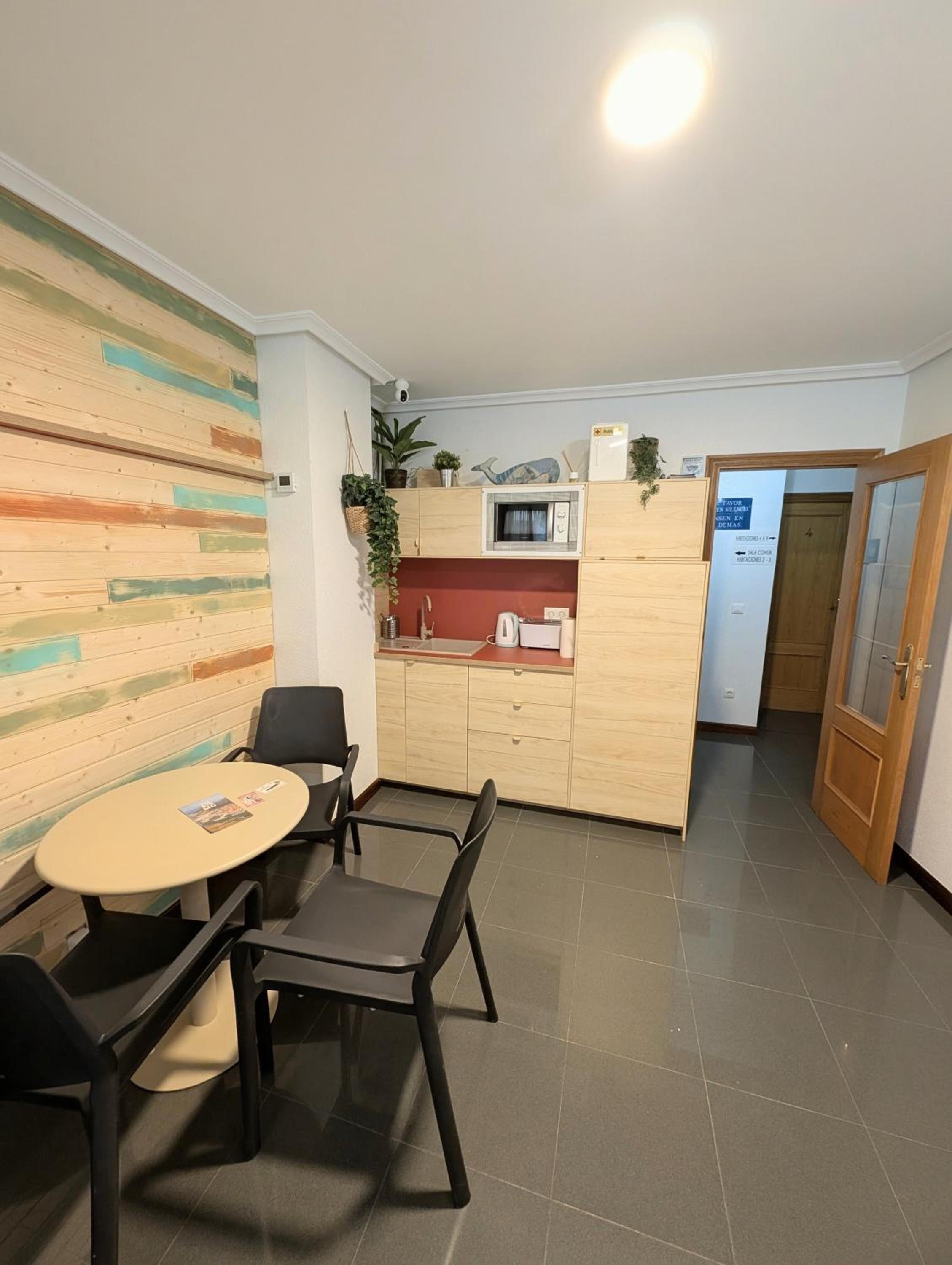 Basic Triple Room with Shared Bathroom