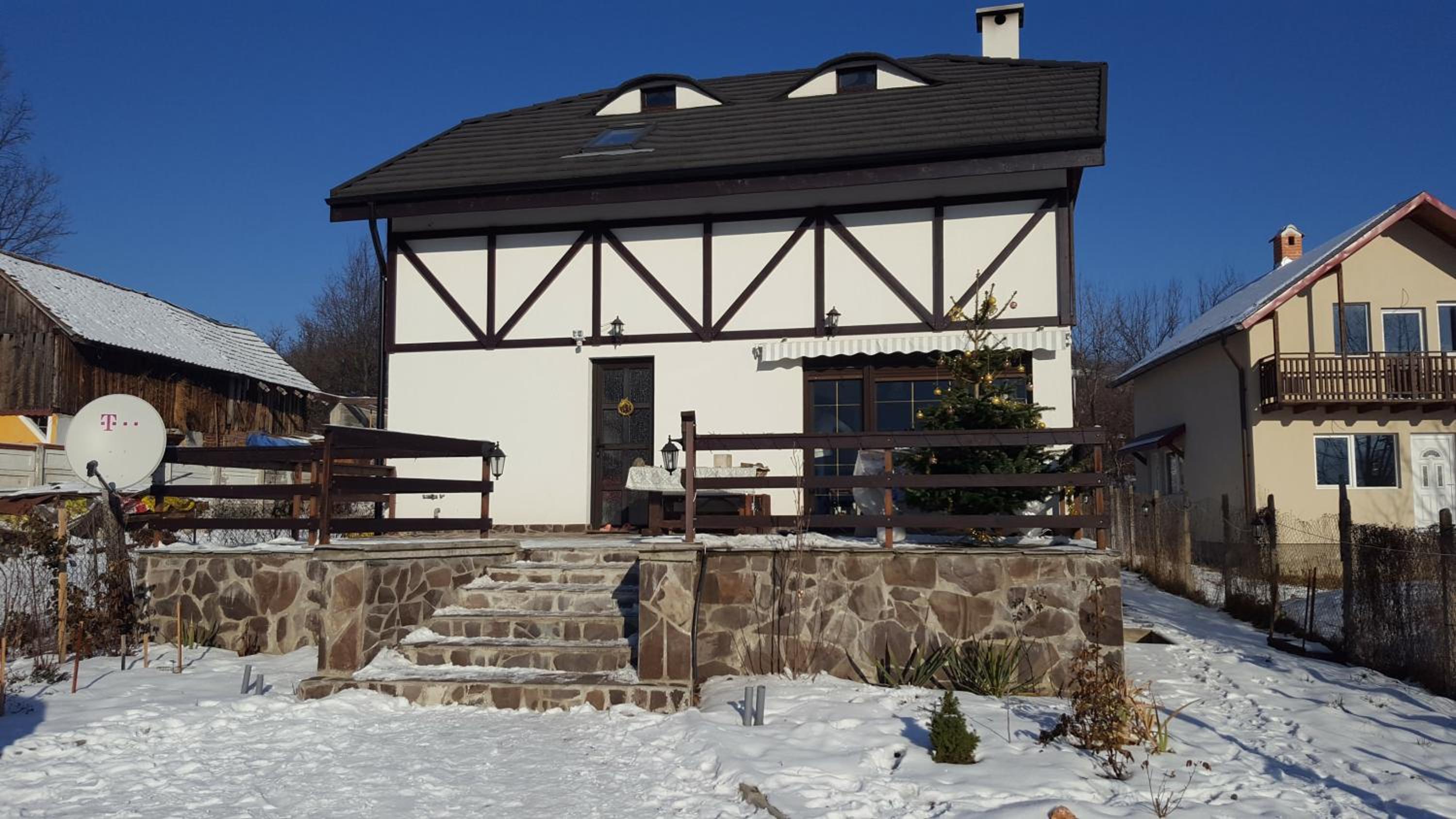 Four-Bedroom House photo 2