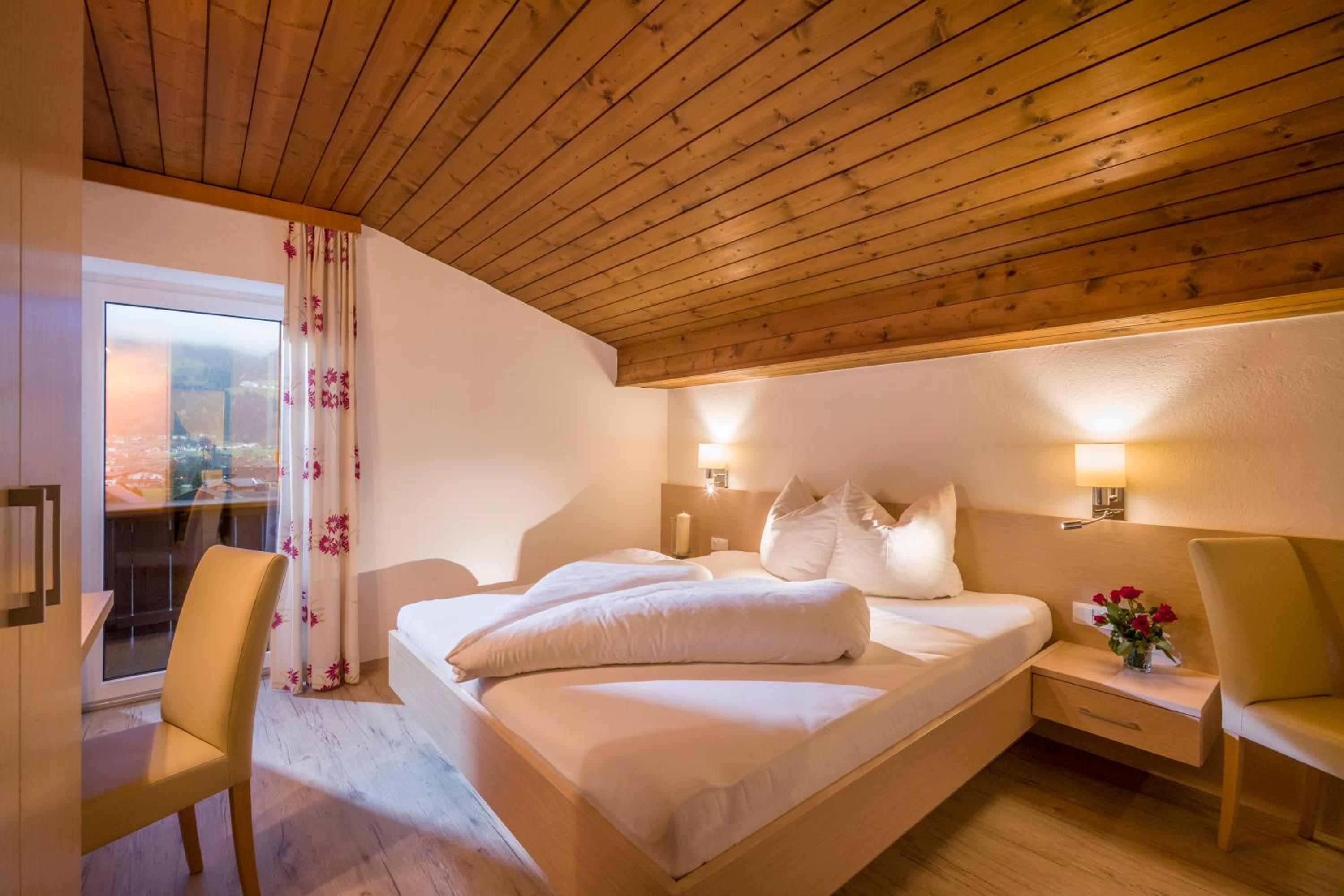 Double Room with Shared Bathroom photo 3