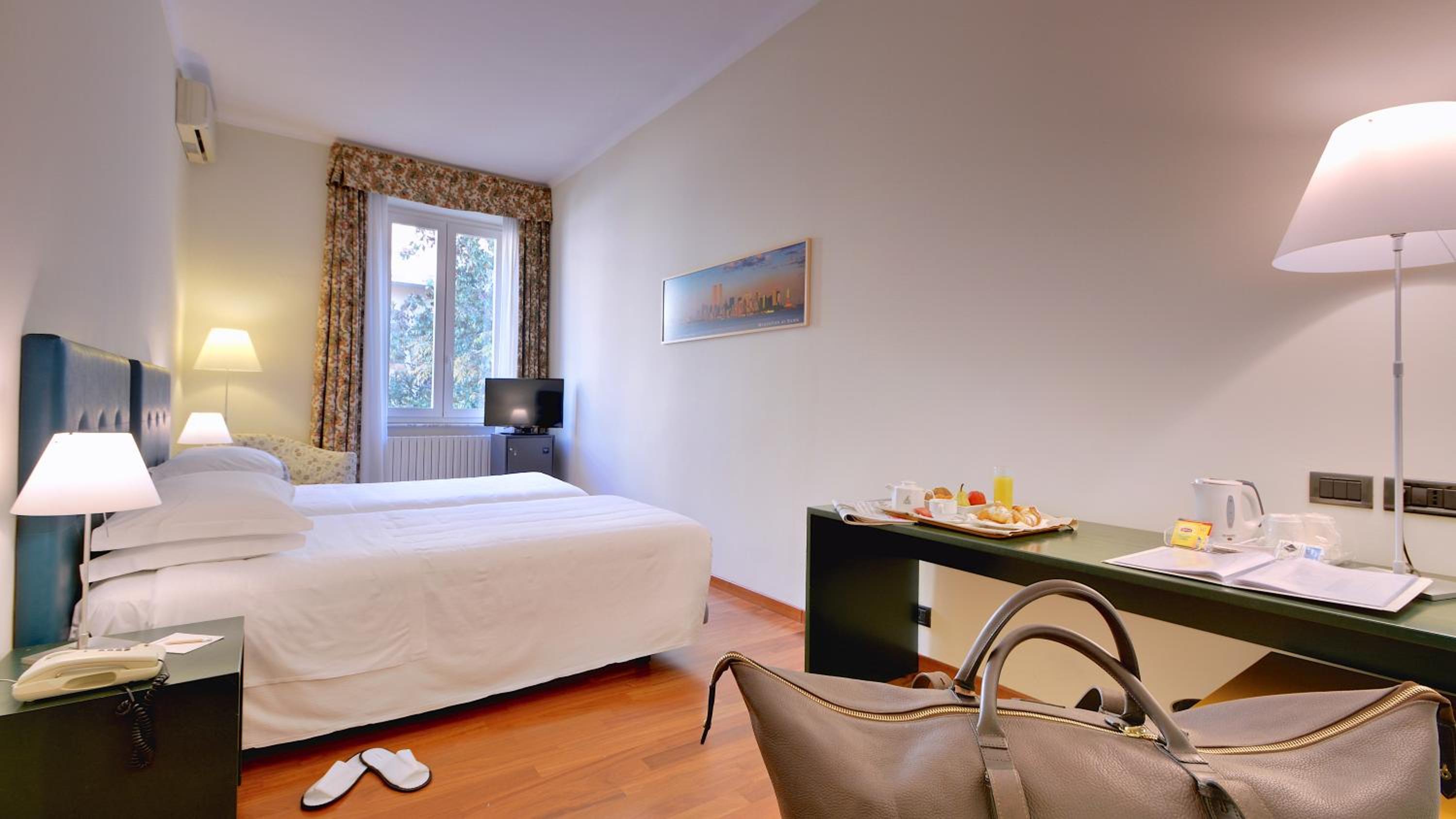 Standard Twin Room - Photo 8