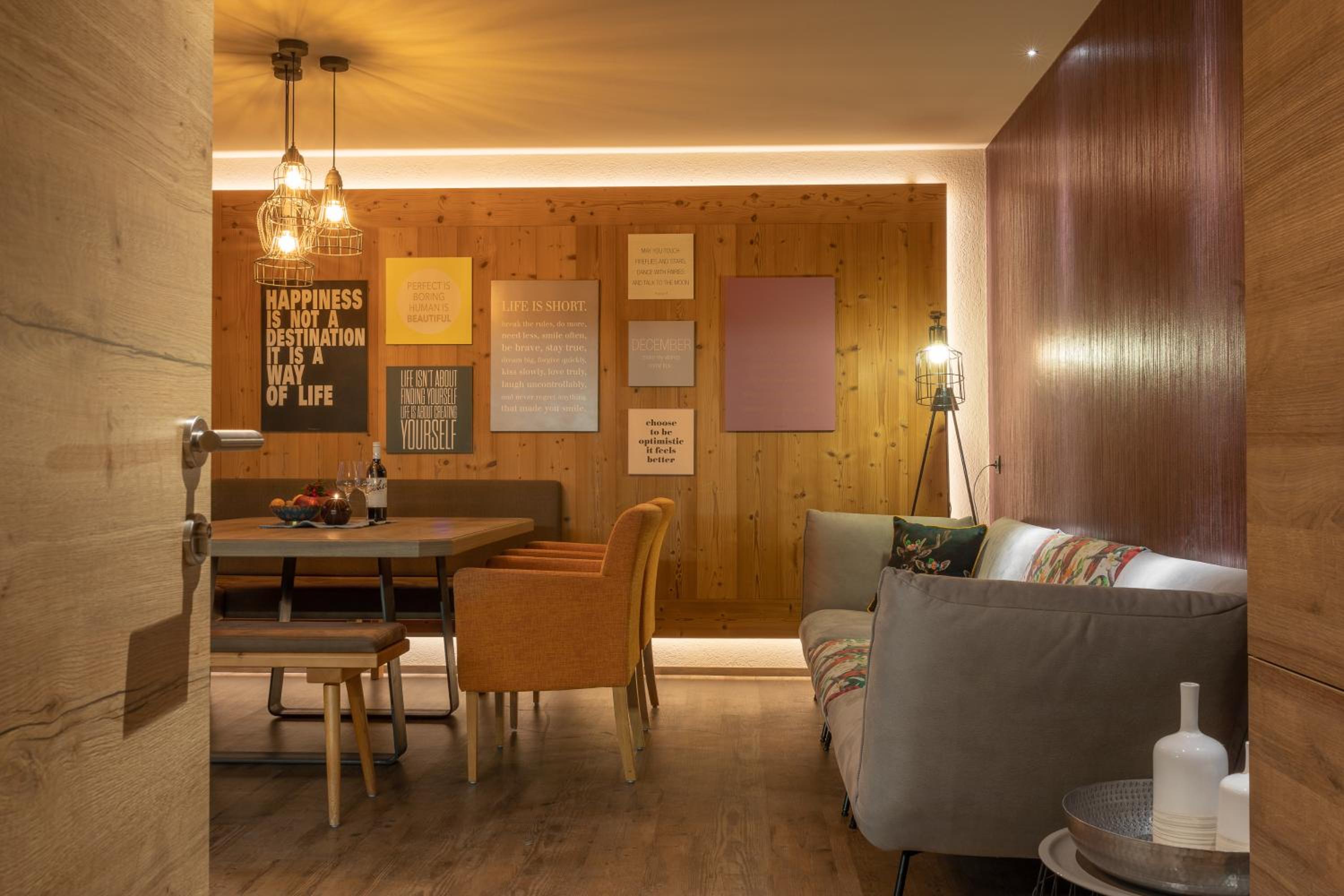 Superior Three-Bedroom Apartment - Photo 18
