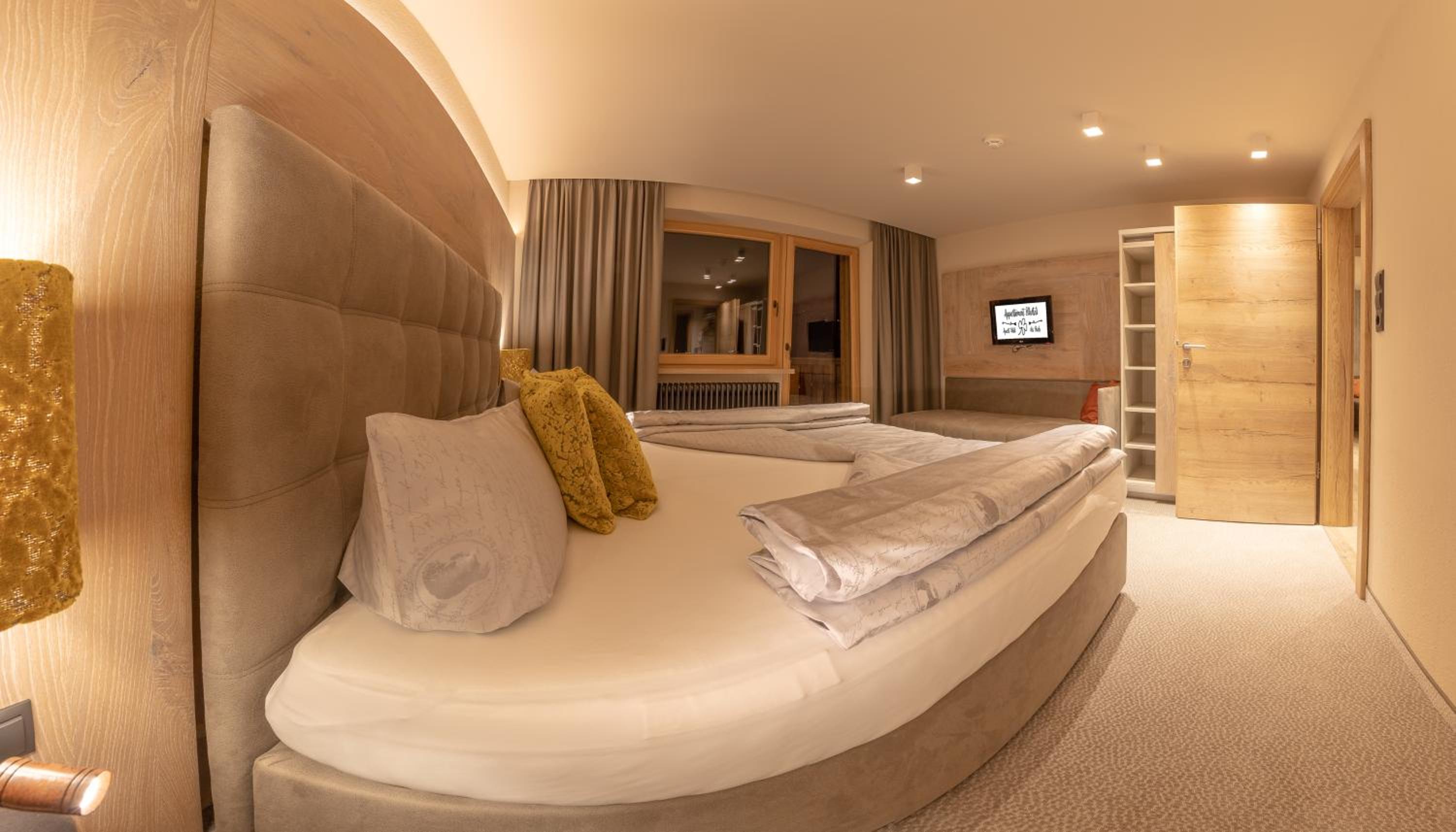 One-Bedroom Apartment with Balcony - Photo 1