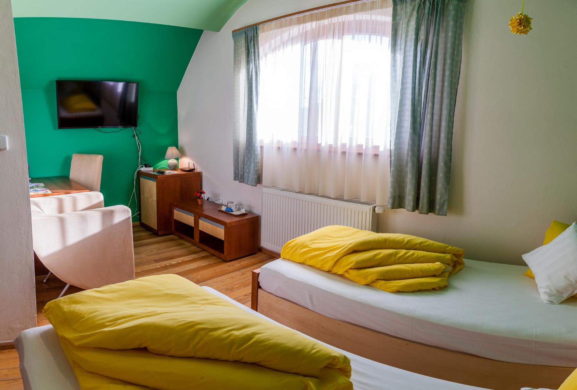 Standard Twin Room photo 1