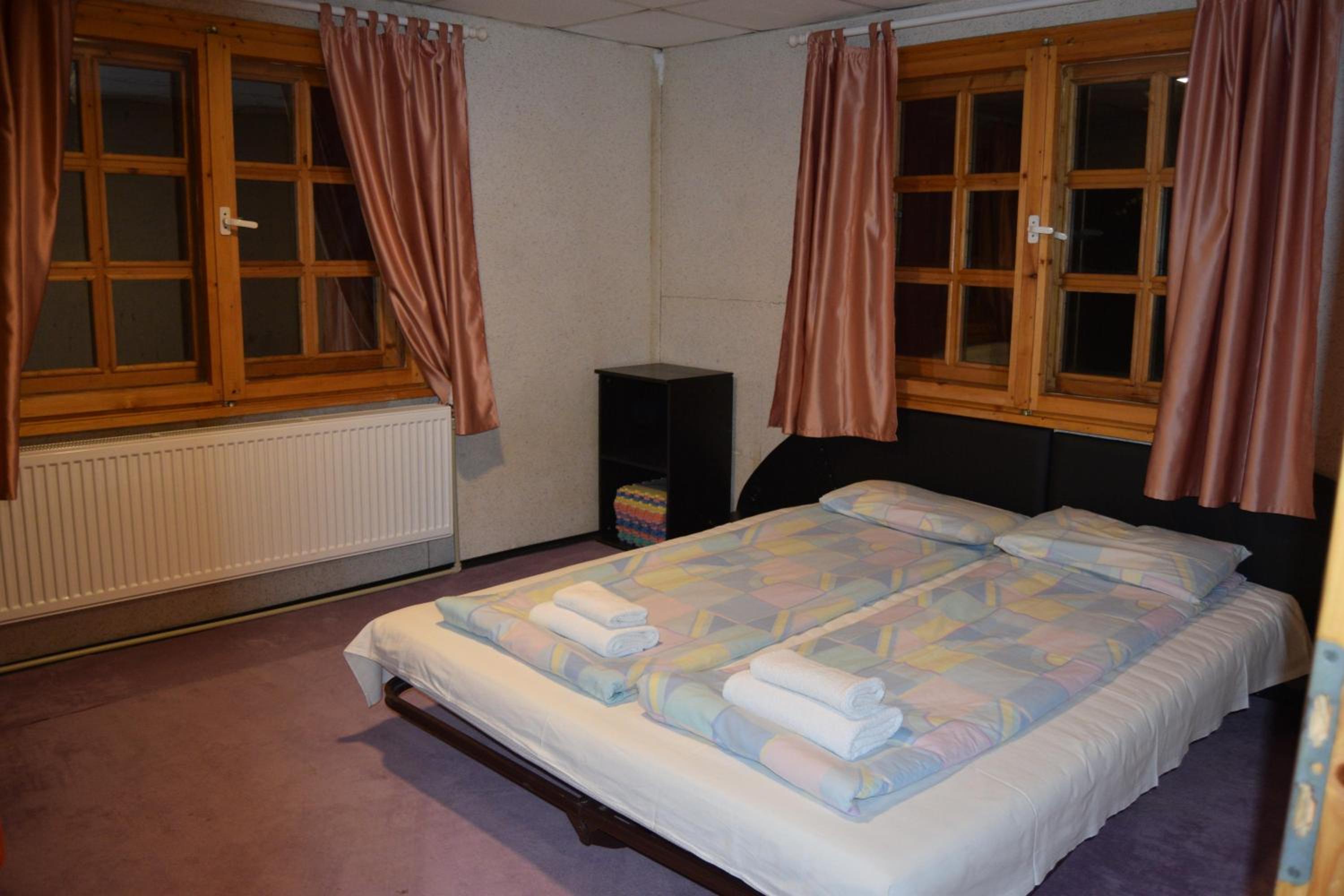 Four-Bedroom Villa with Jacuzzi - Photo 24