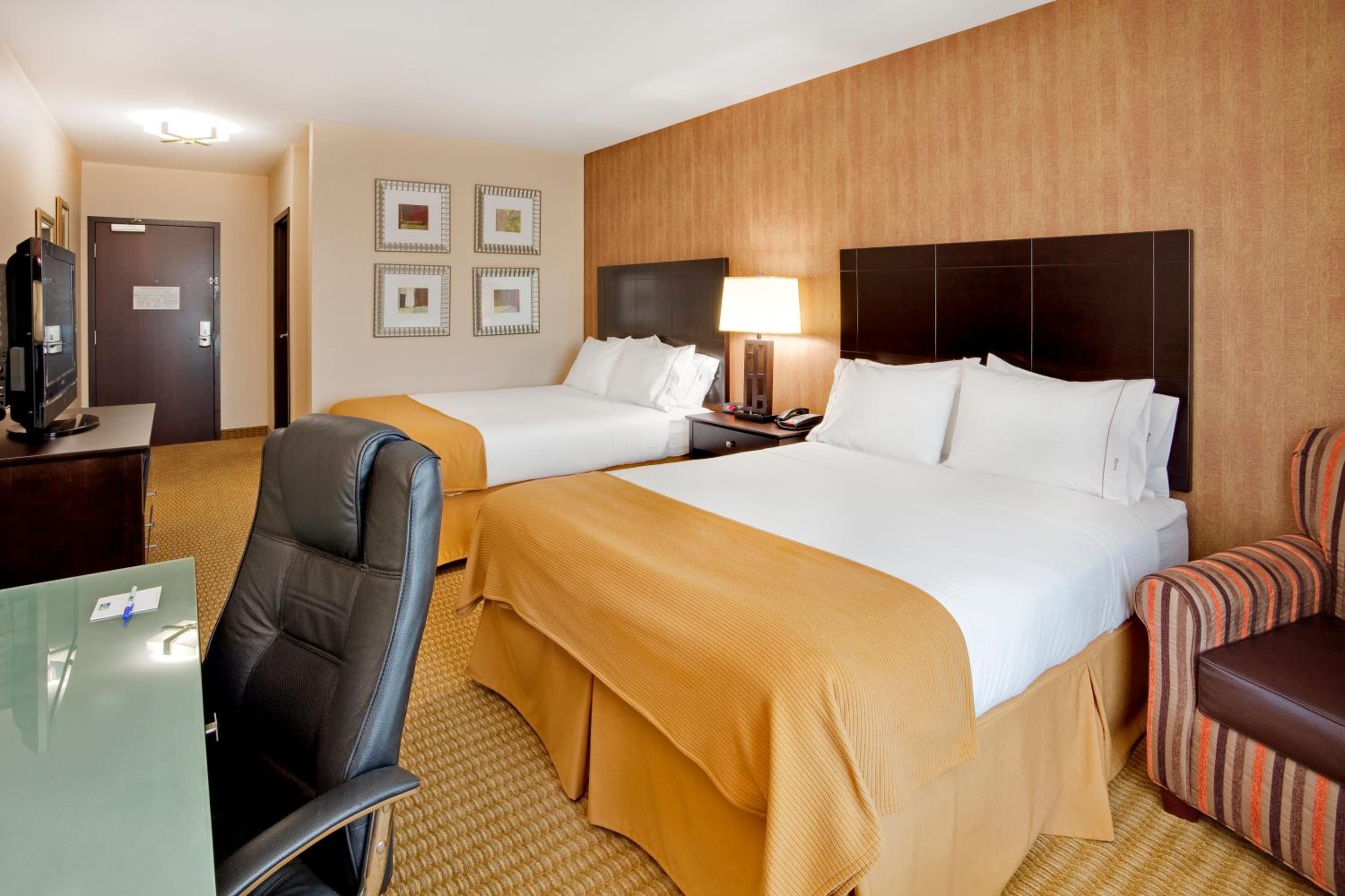 Standard Room with Two Queen Beds